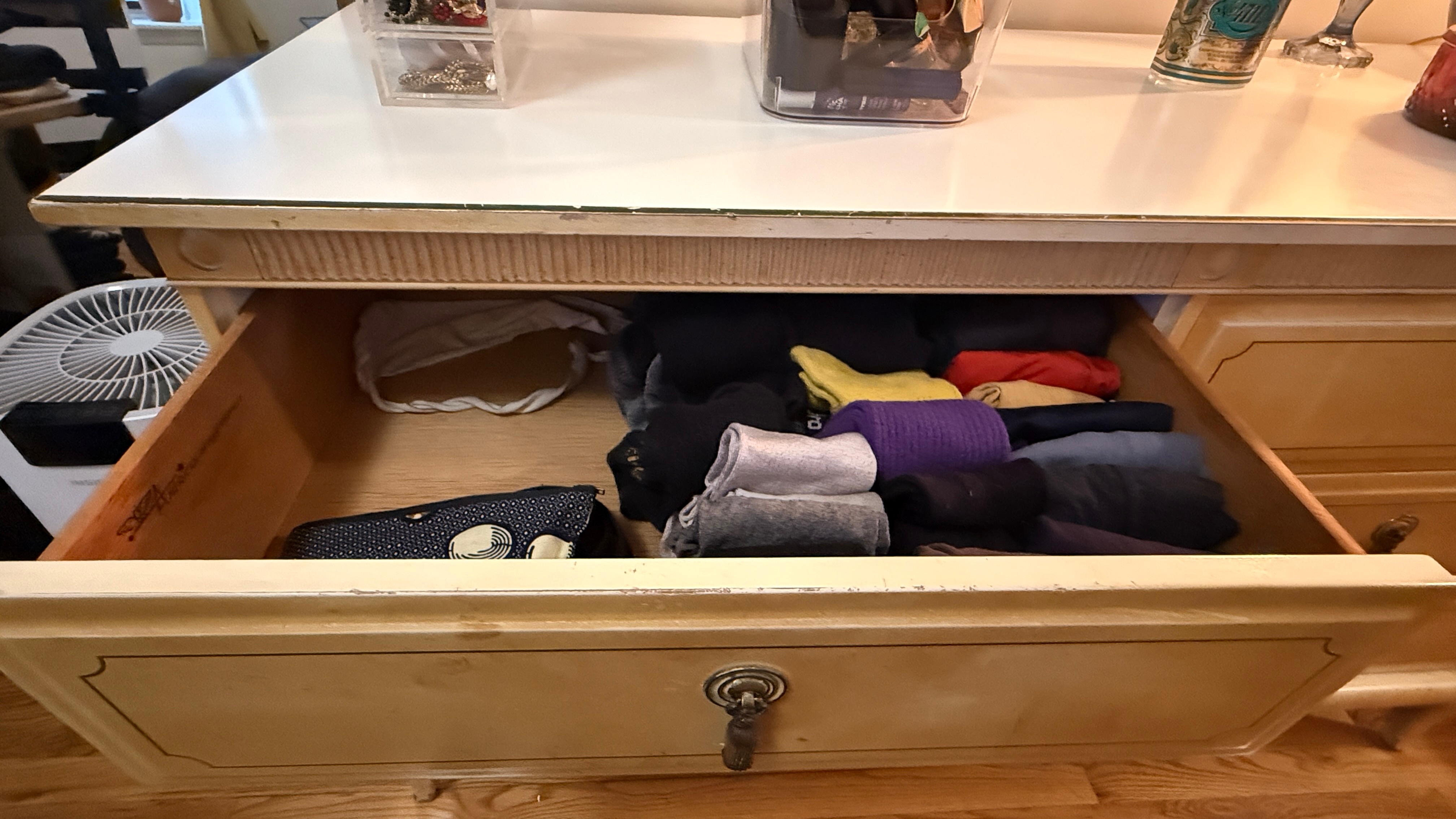 Vintage Dresser – Solid Wood, Lots of Storage (FREE) - photo 3