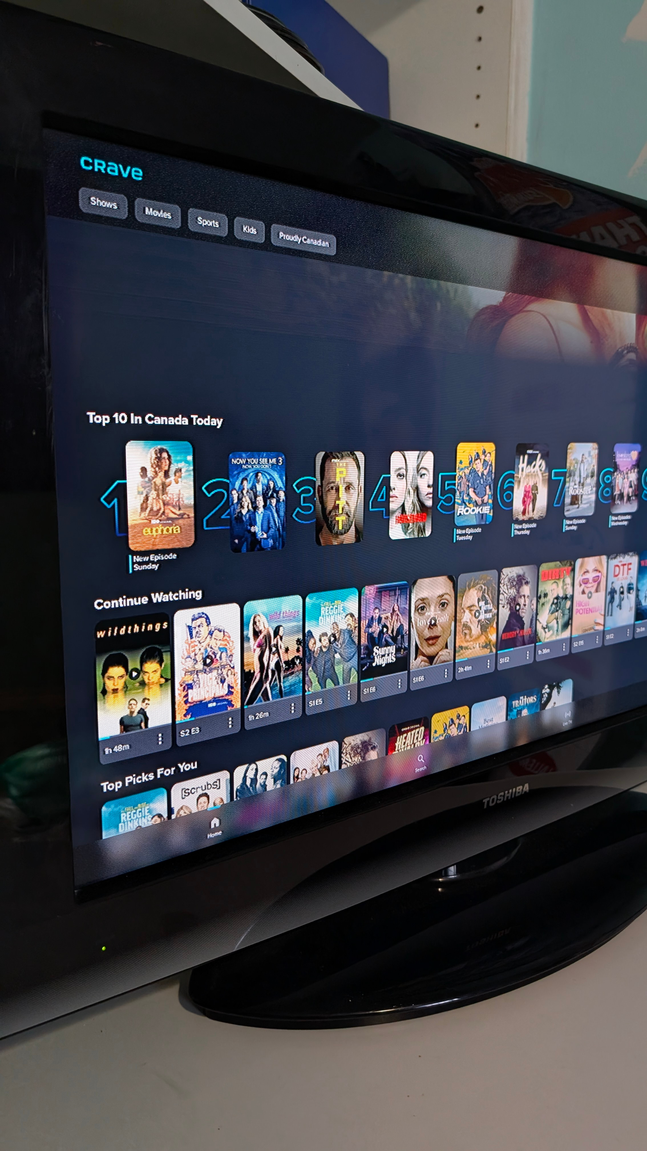 TOSHIBA 32 inch LCD TV - 1080p