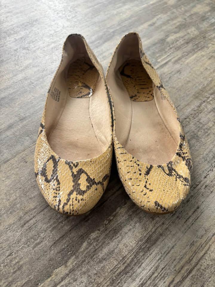 size 8 flats