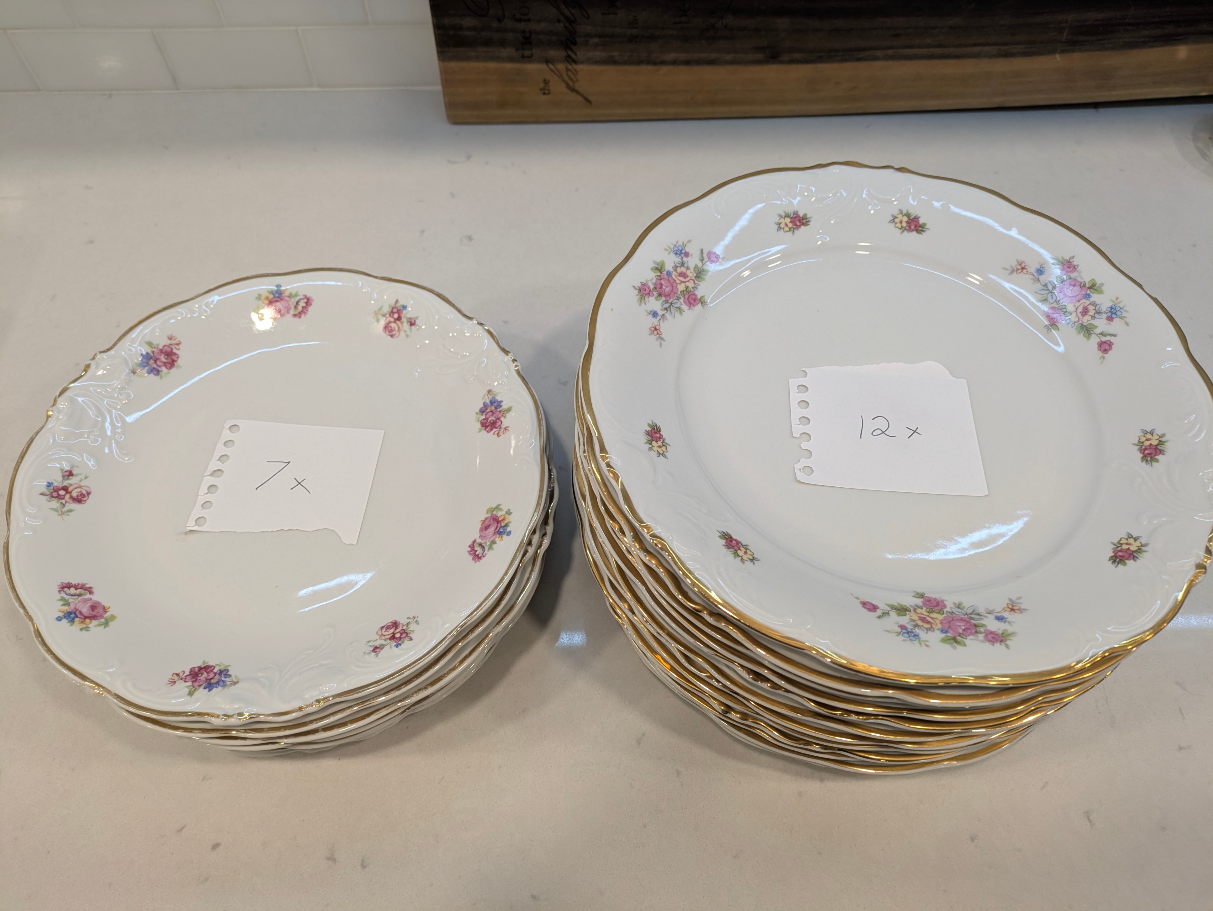 Vintage Floral Dinner Plates (19 Plates Total) - photo 5