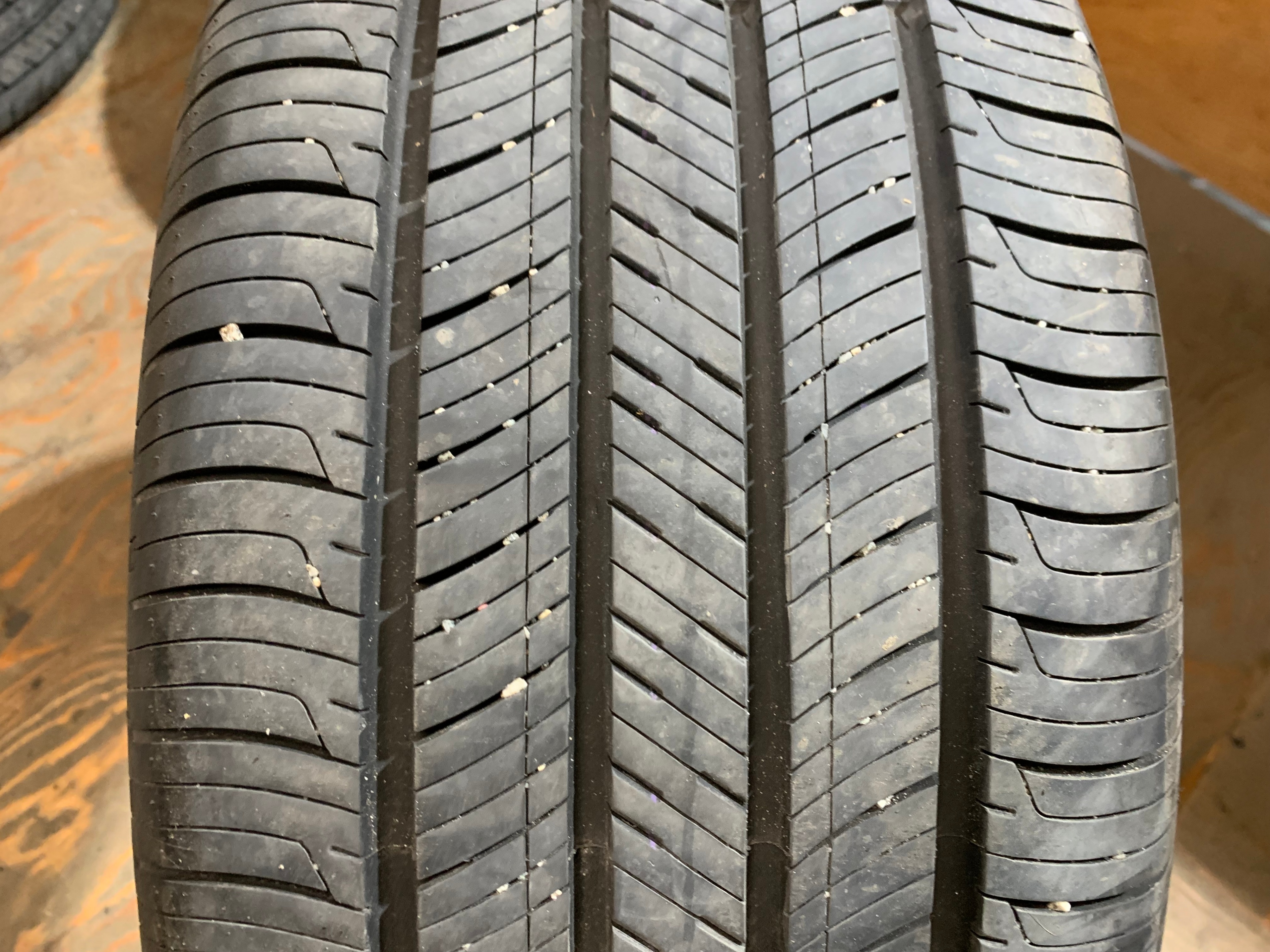1 x single 225/45/17 91W M+S Hankook Kinergy GT with 85% tread - photo 2