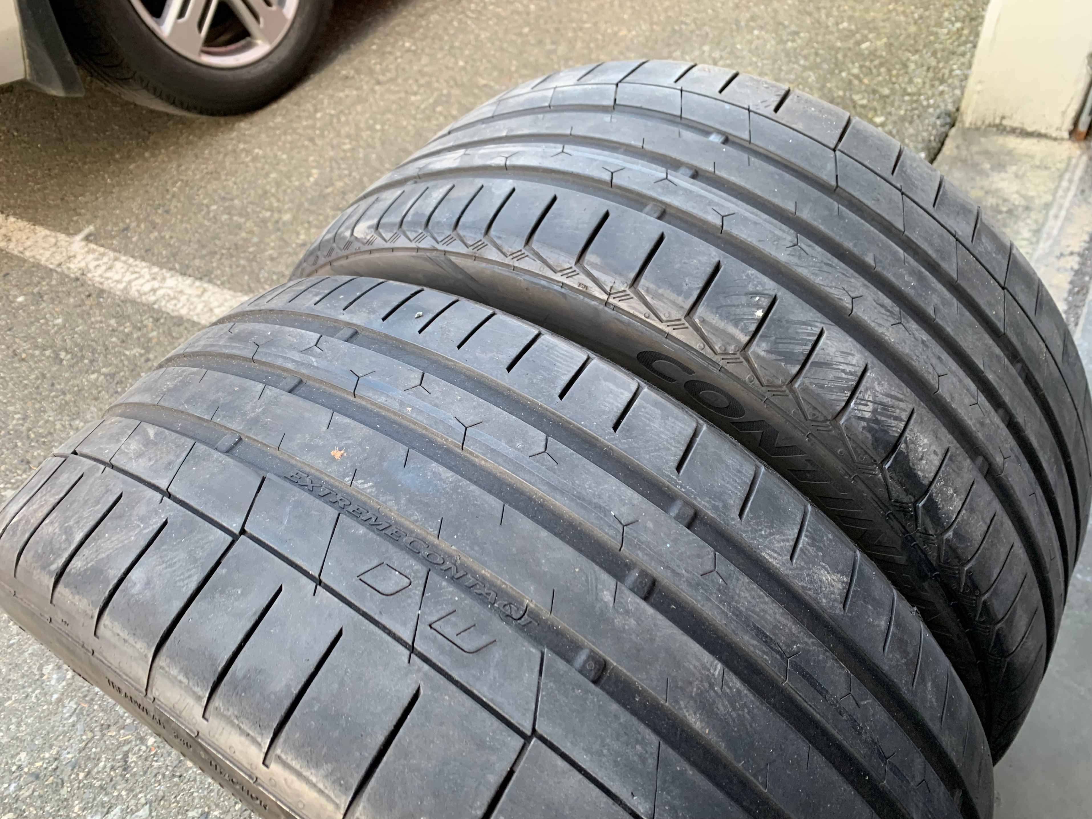 PAIR of 235/40/18 Continental Extreme contact Sport with 50% - photo 3