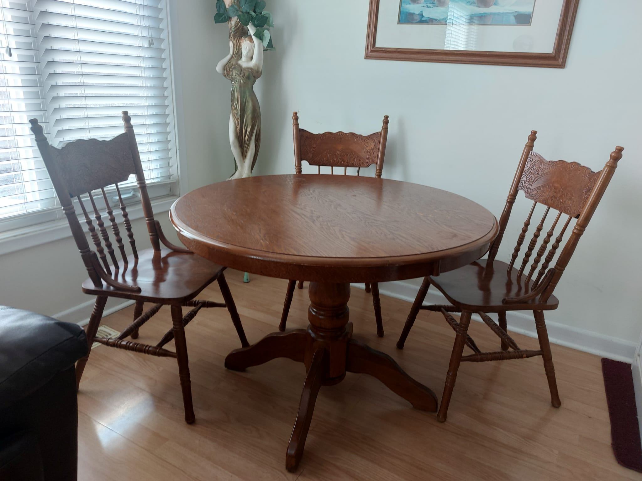 Round Wooden Oak Dining Table with Chairs