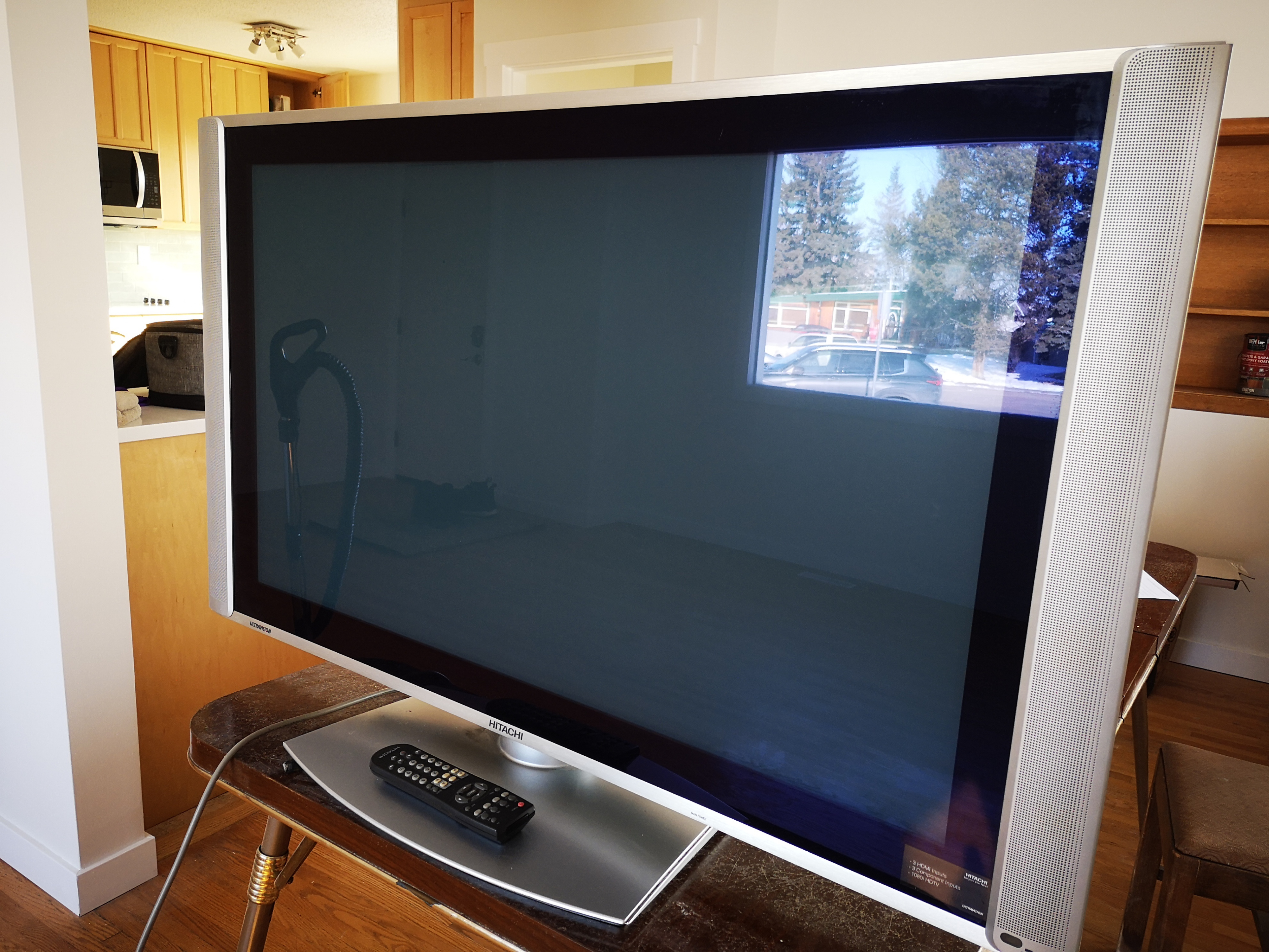 40" Hitachi Ultravision TV - photo 3