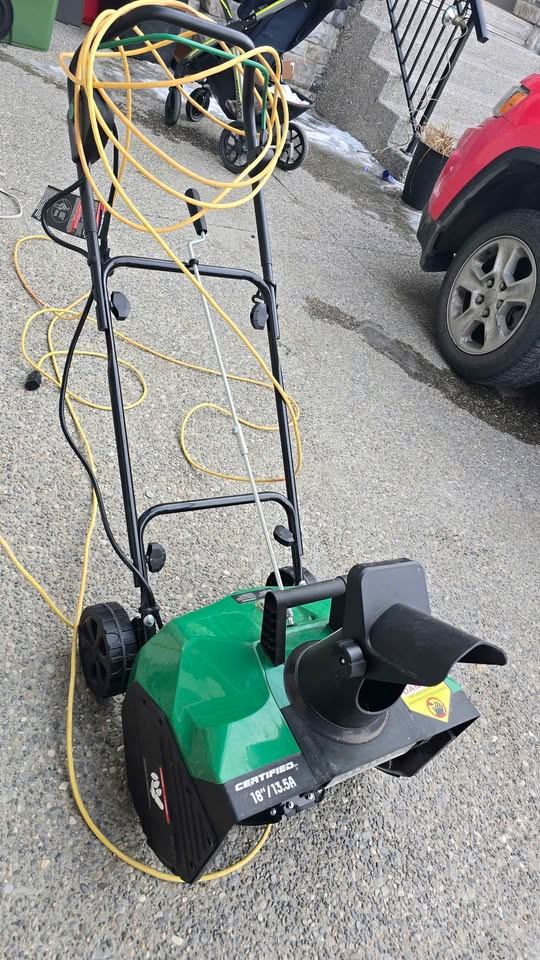 Certified 13.5-Amp 18-in Electric Corded Snow Blower. - photo 3