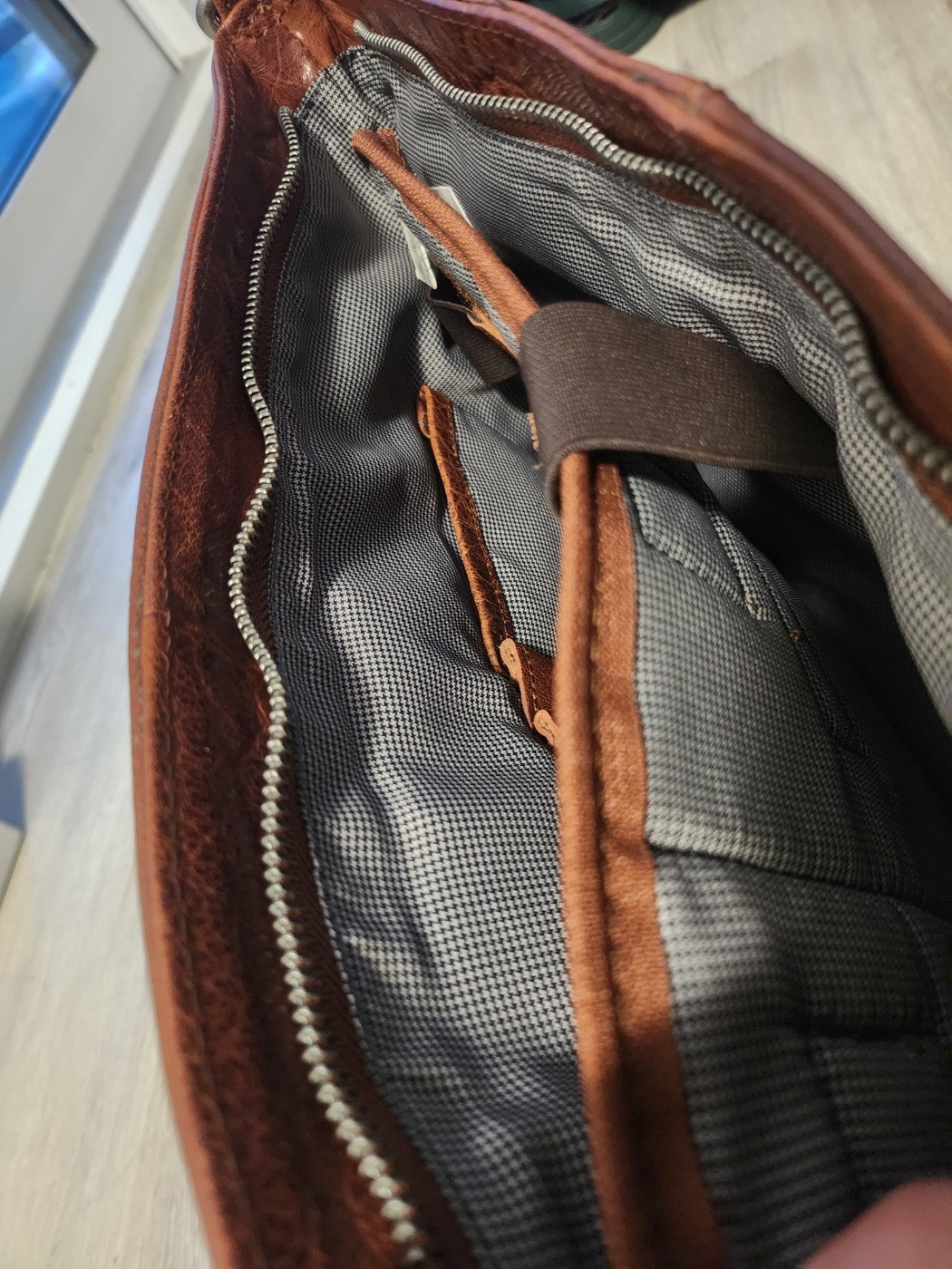 Leather shoulder bag - photo 2