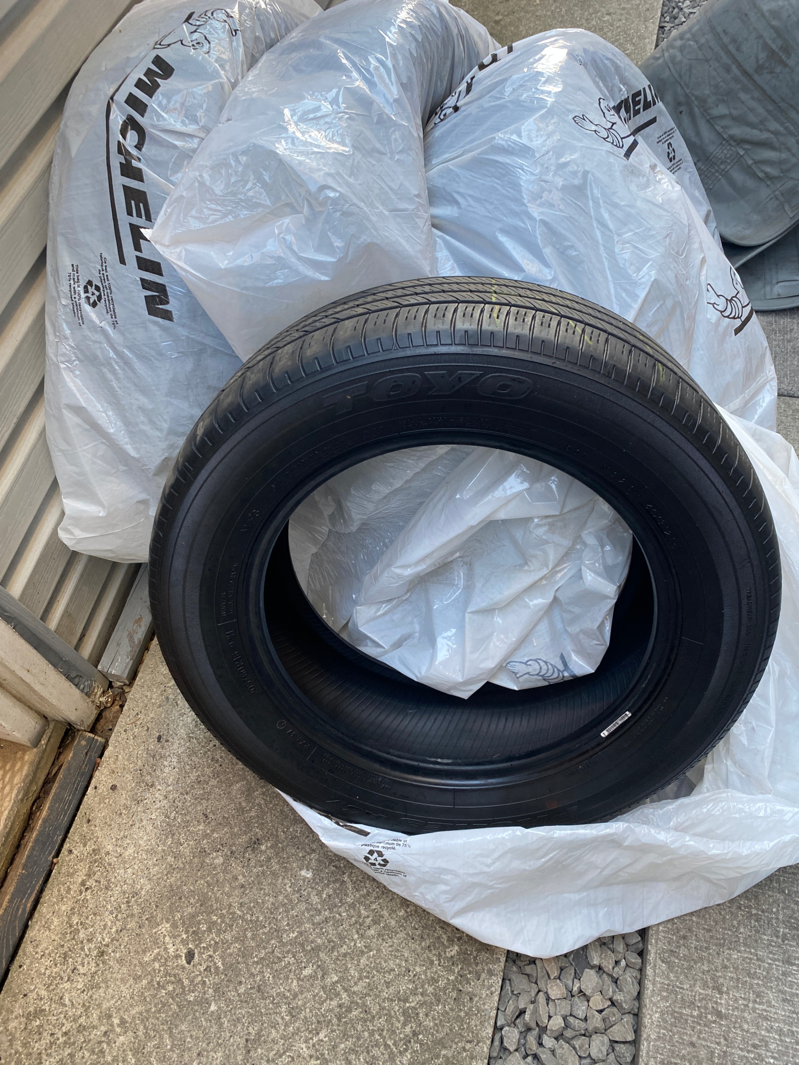 Toyo 205/60R16 92H All‑Season Tires – Excellent Condition - photo 3