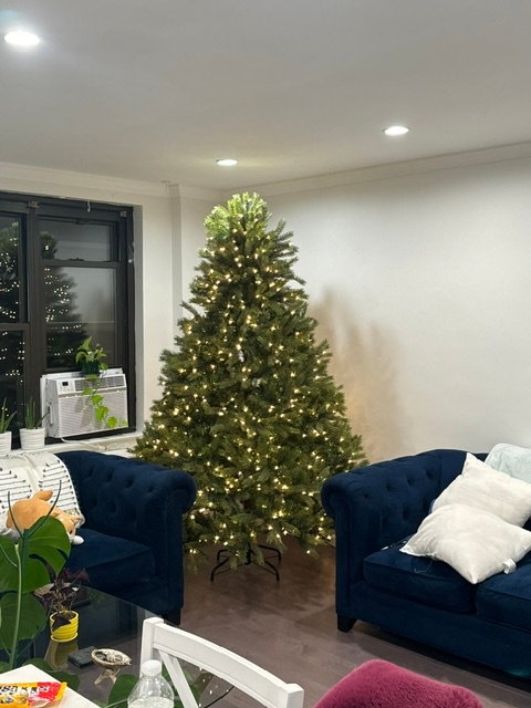 7.5ft Grand Pre-lit Artificial Christmas Tree with Lights