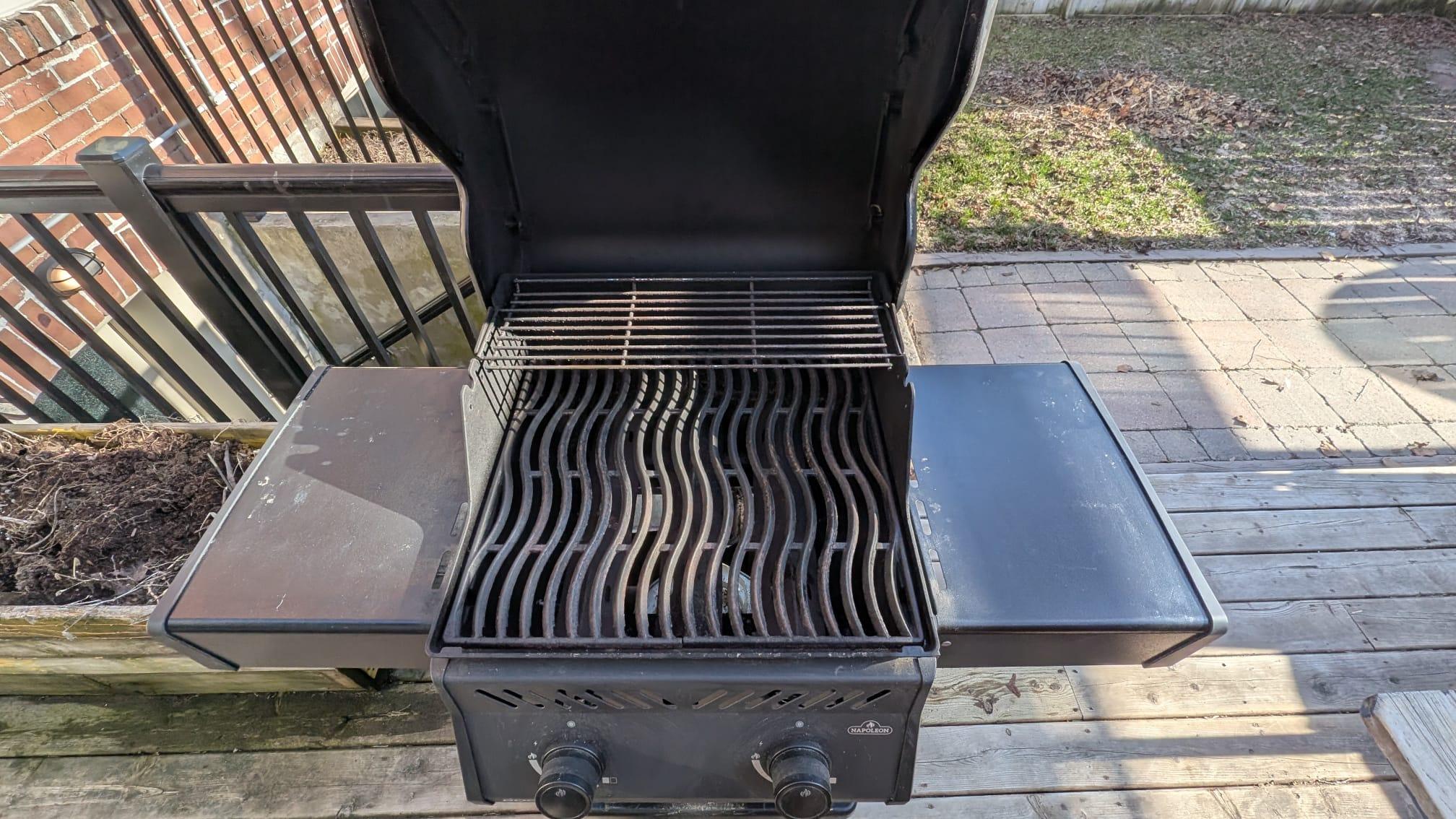 Napoleon Rogue Gas BBQ Grill - photo 4