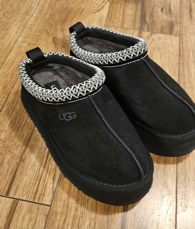 UGG Women's Black Platform Tasman Slippers - Size 5