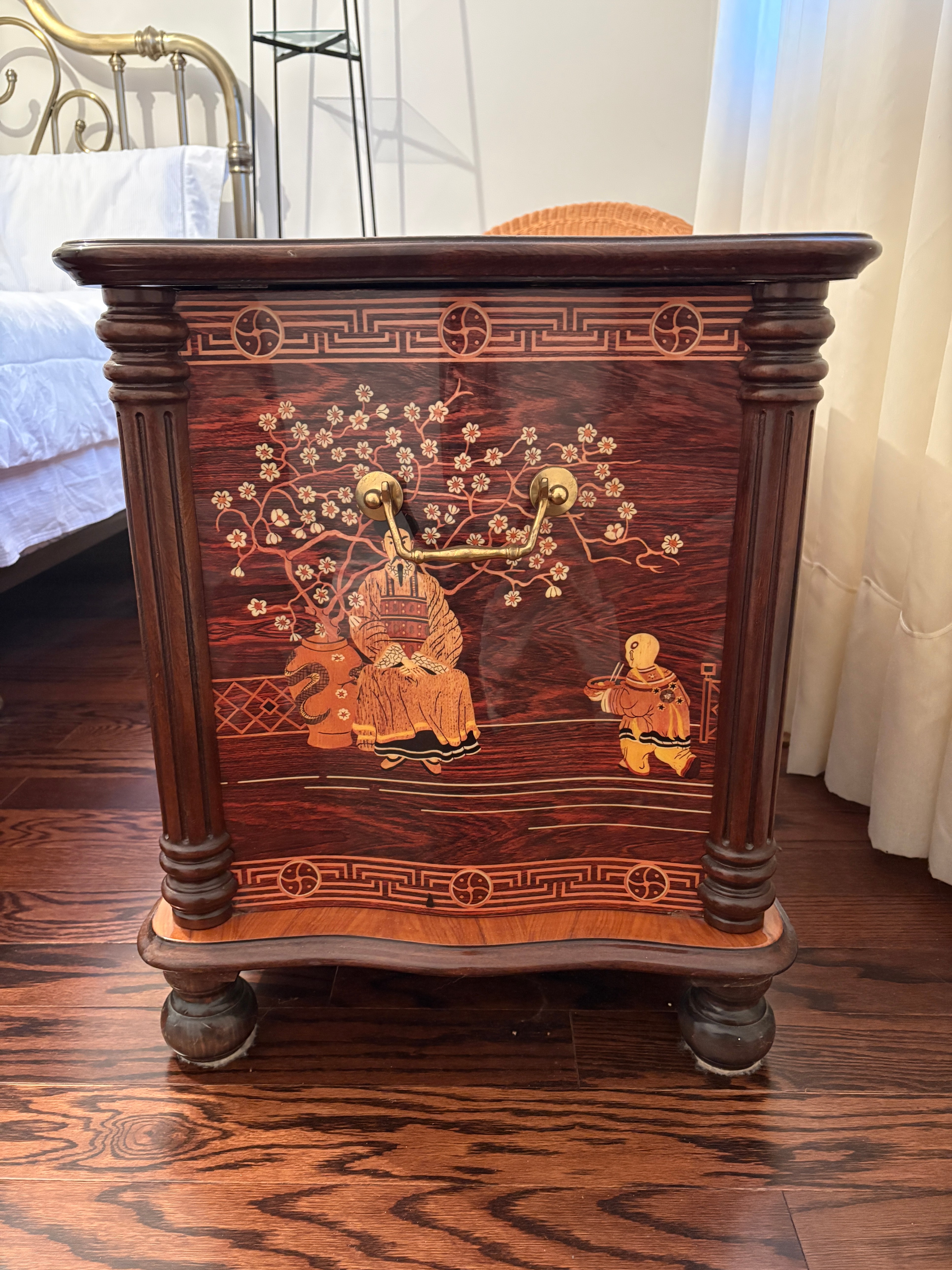 Chinese-Chinoiserie - Lacquered Trunk / Blanket Box - photo 4