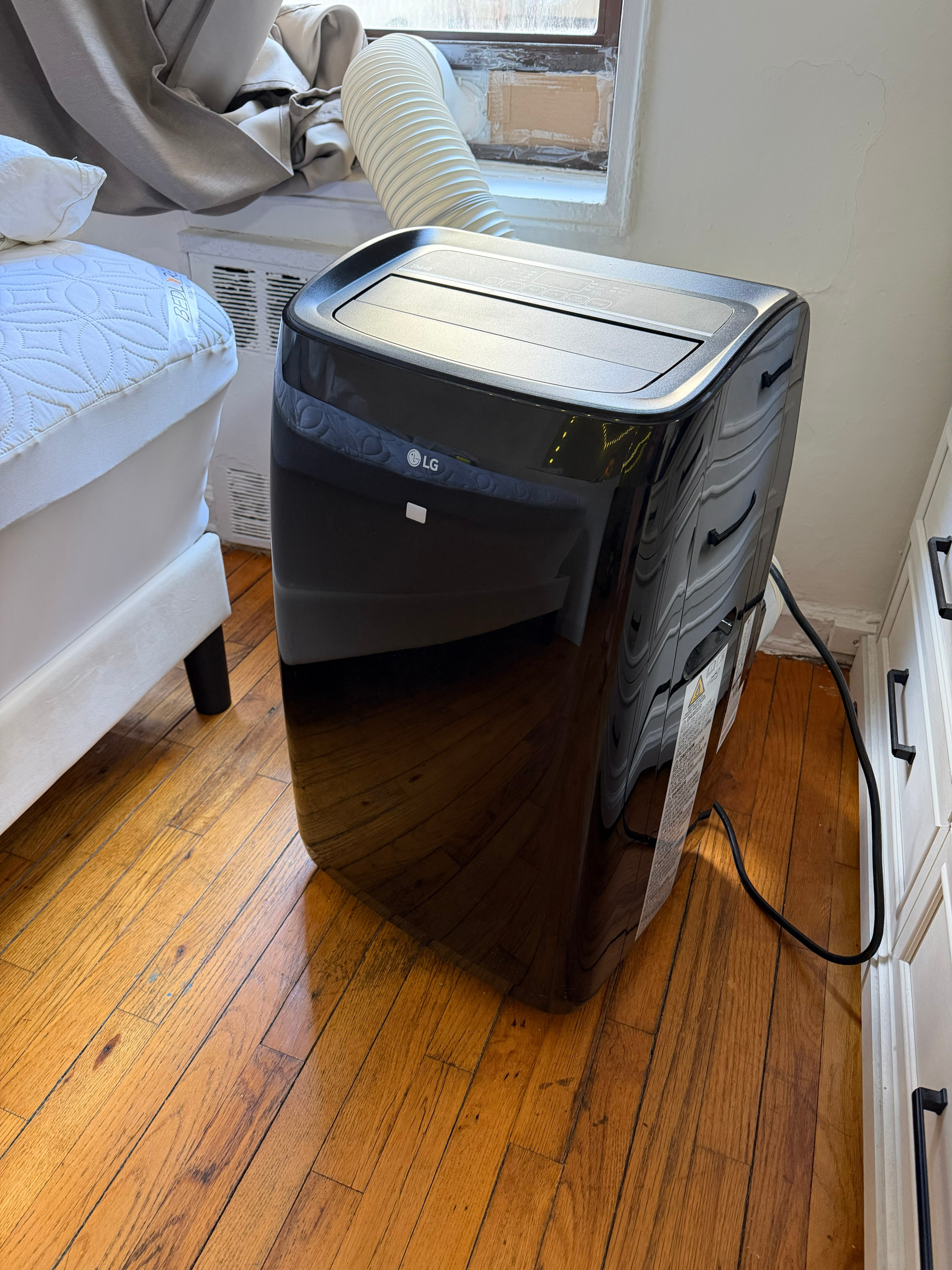 !NEGOTIABLE! LG Smart Wi-Fi Portable Air Conditioner