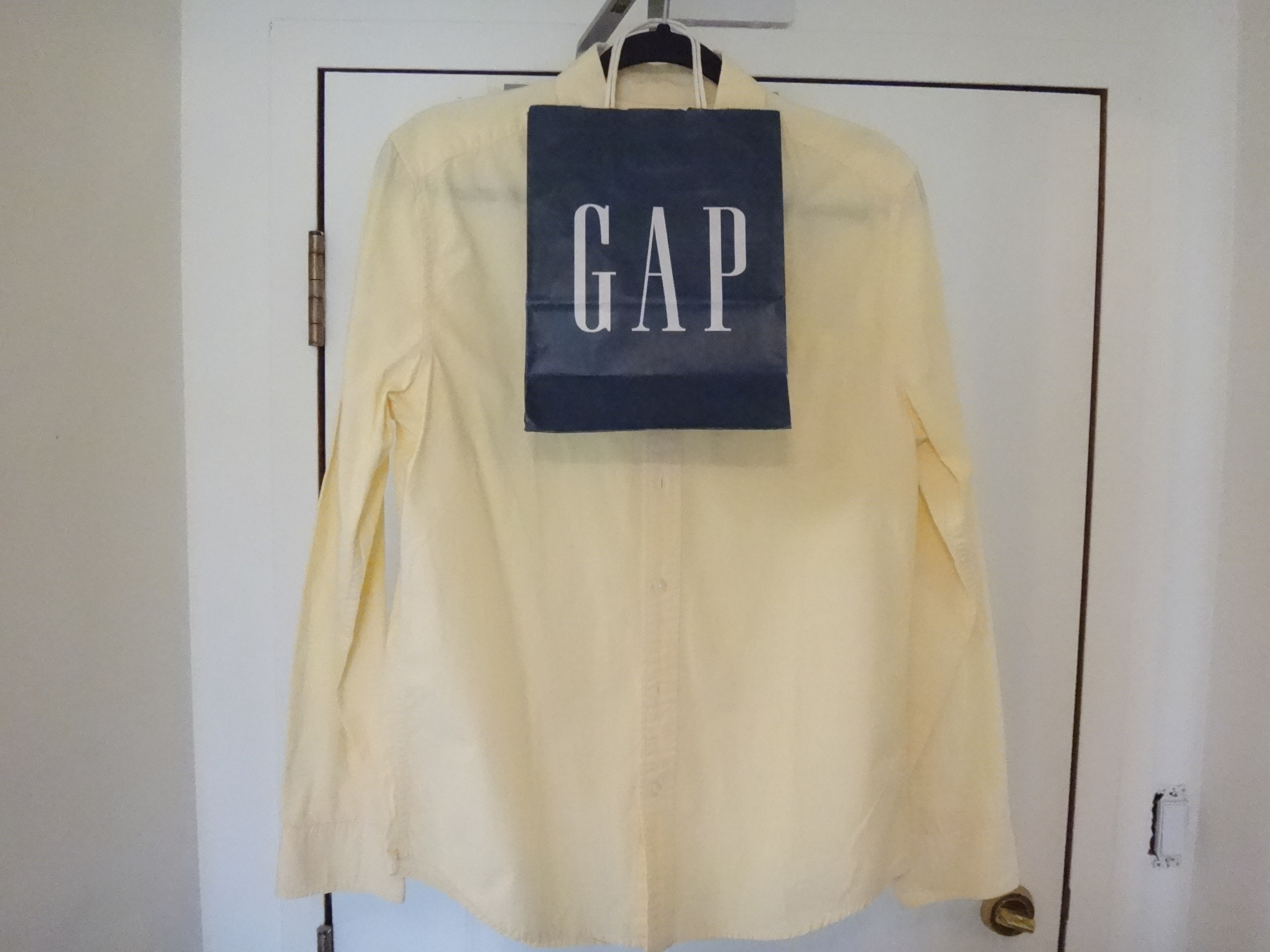 ✅♻️Gap Men's Small Slim Fit Pale Pastel Yellow Shirt