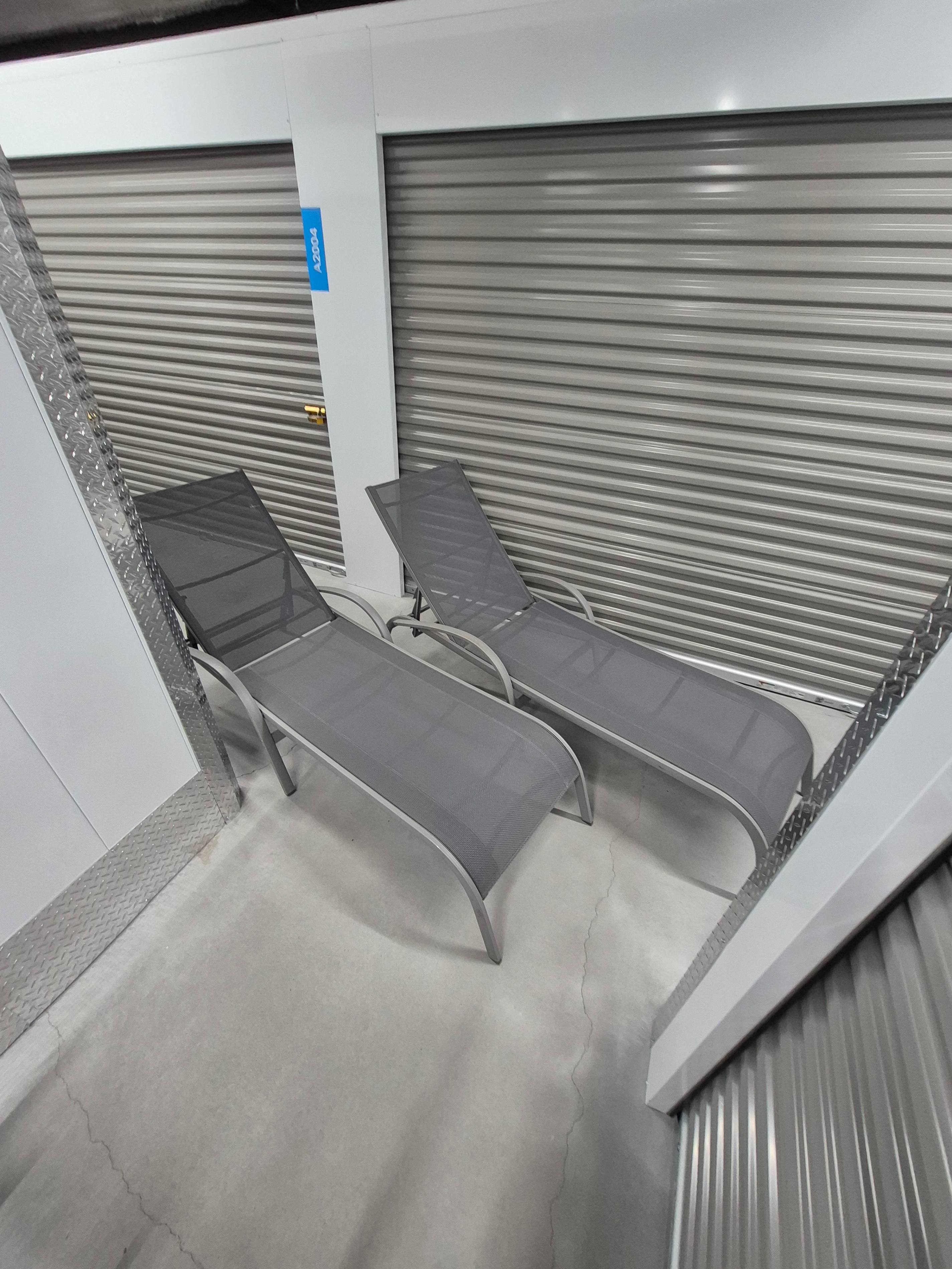 2 Lounge Chairs - photo 2