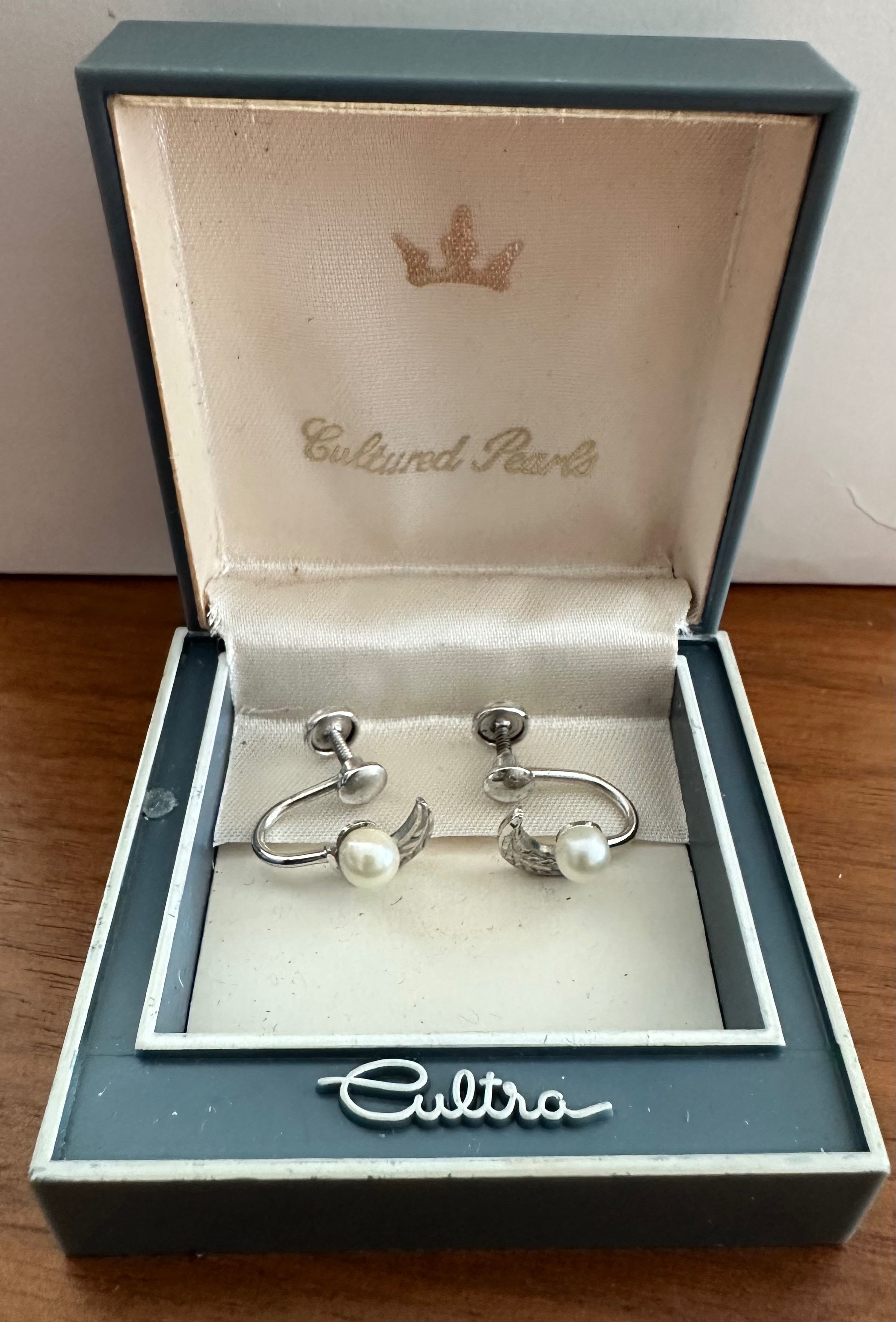 Vintage Alsten Co Cultured Pearl Screw-back earrings
