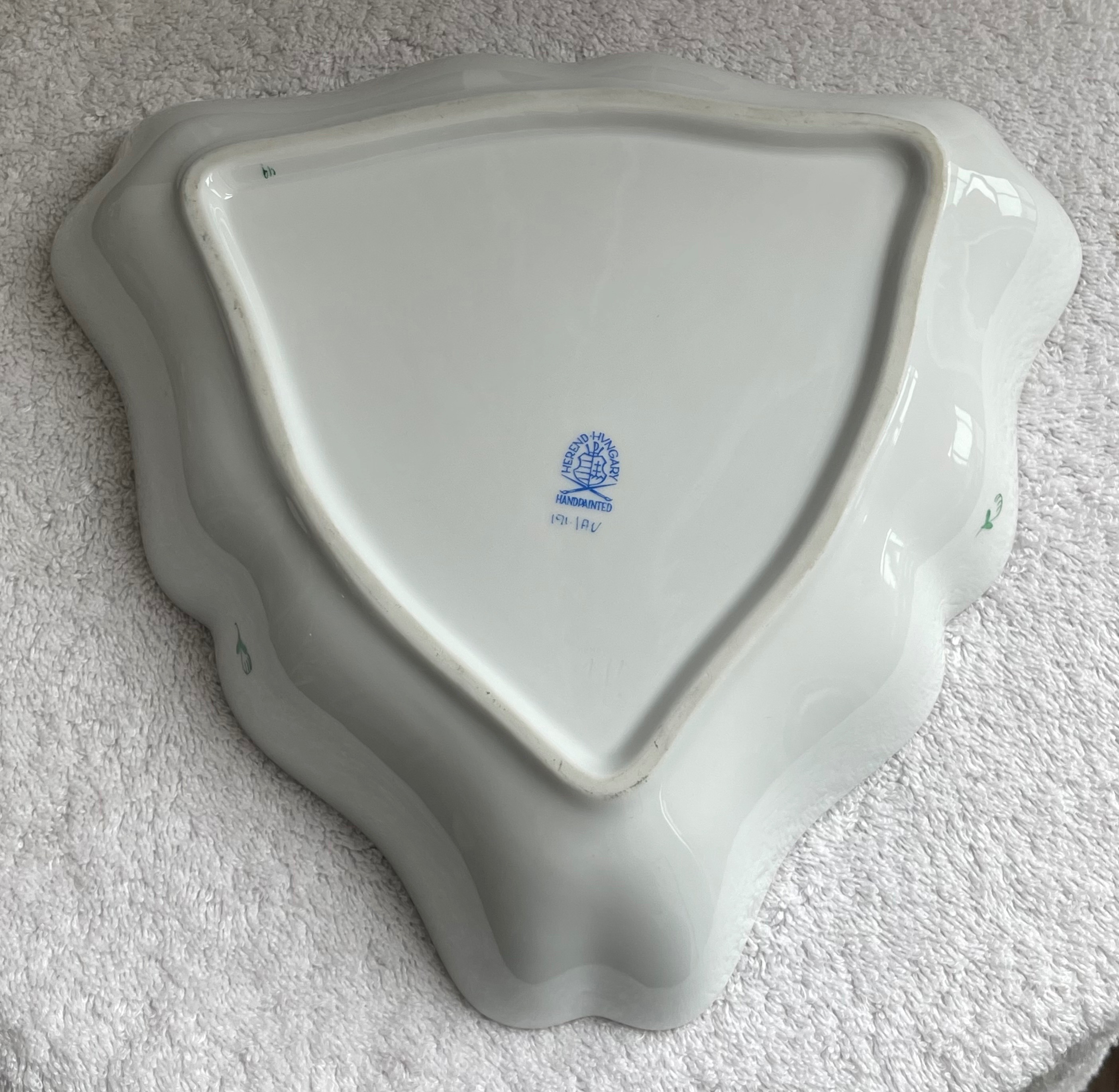Herend Hungary 10" Triangular Serving Dish - photo 5