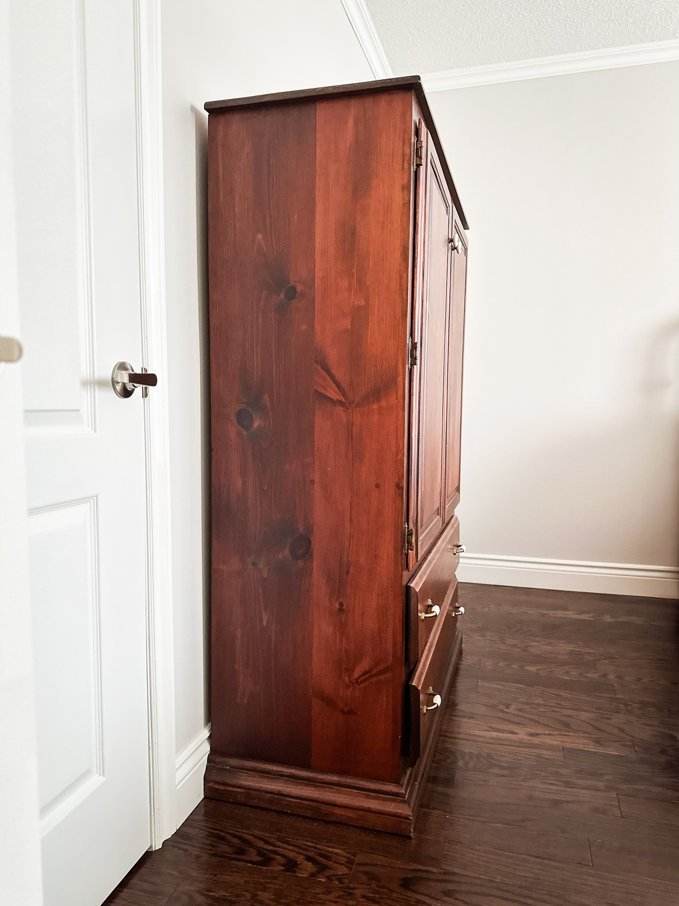Amish made - Cherry Wood Armoire - photo 4