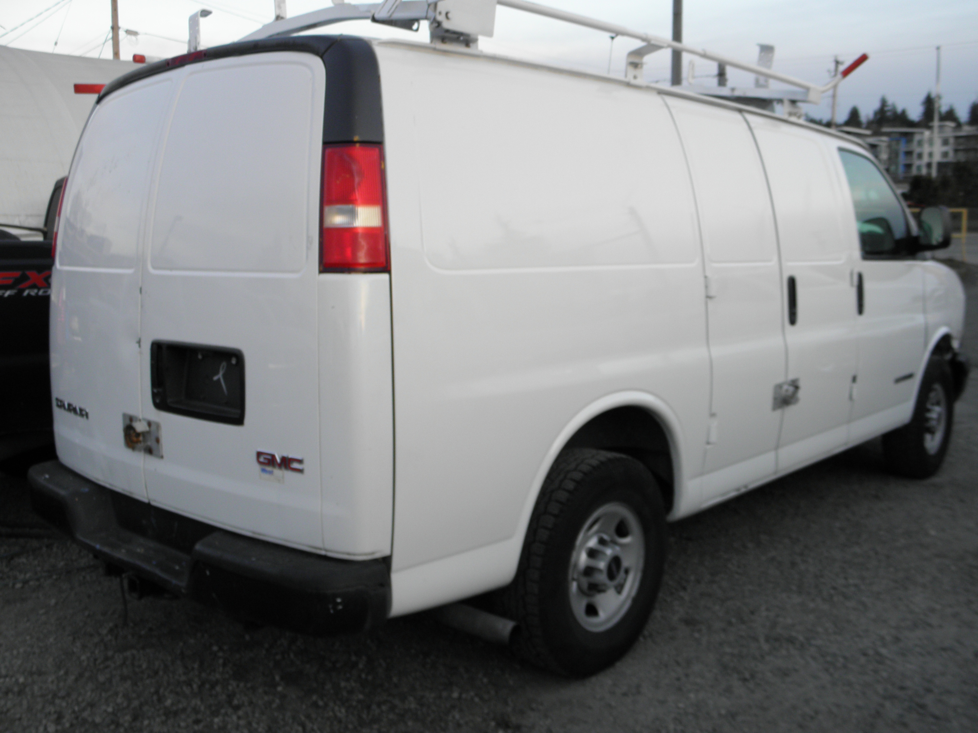 2005 GMC Savana 3500 Cargo Van 1 Ton - photo 5