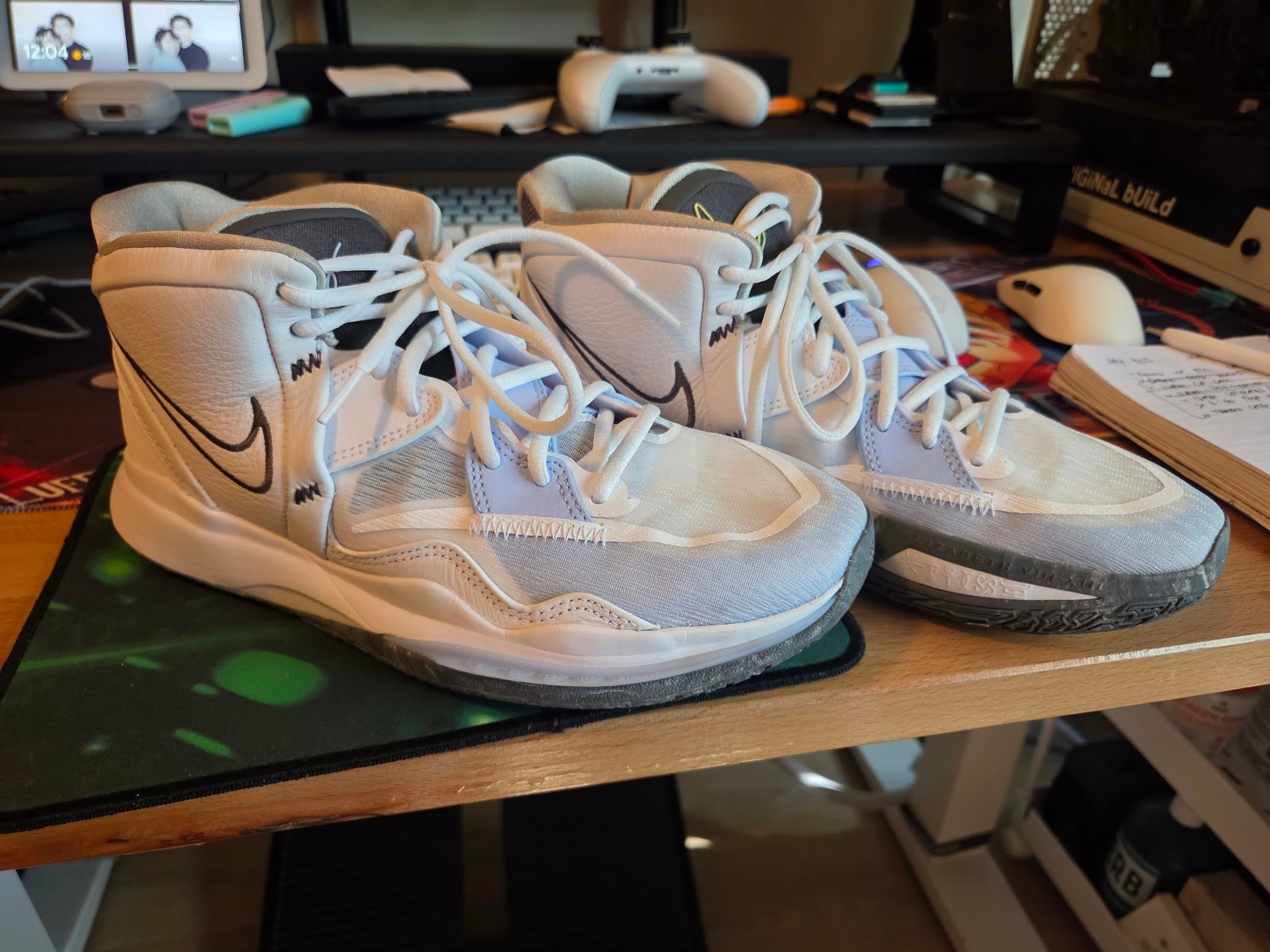 Kyrie 8 size M8.5 basketball shoes - photo 3