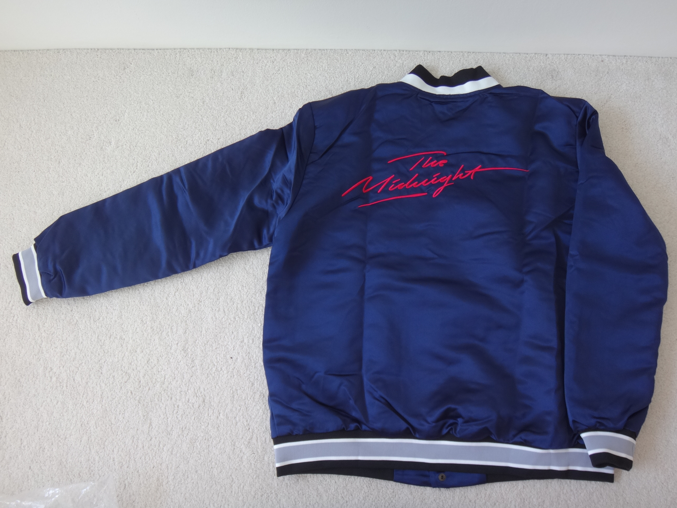 ✅🆕T h e  M i d n i g h t Synthwave Band Medium Bomber Jacket NEW - photo 5