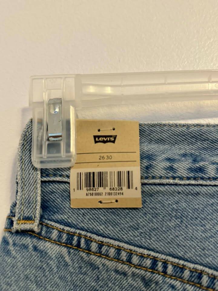 Brand-new LEVI's 501 Women  Sizes: 26 ( 2 pcs available) - photo 4