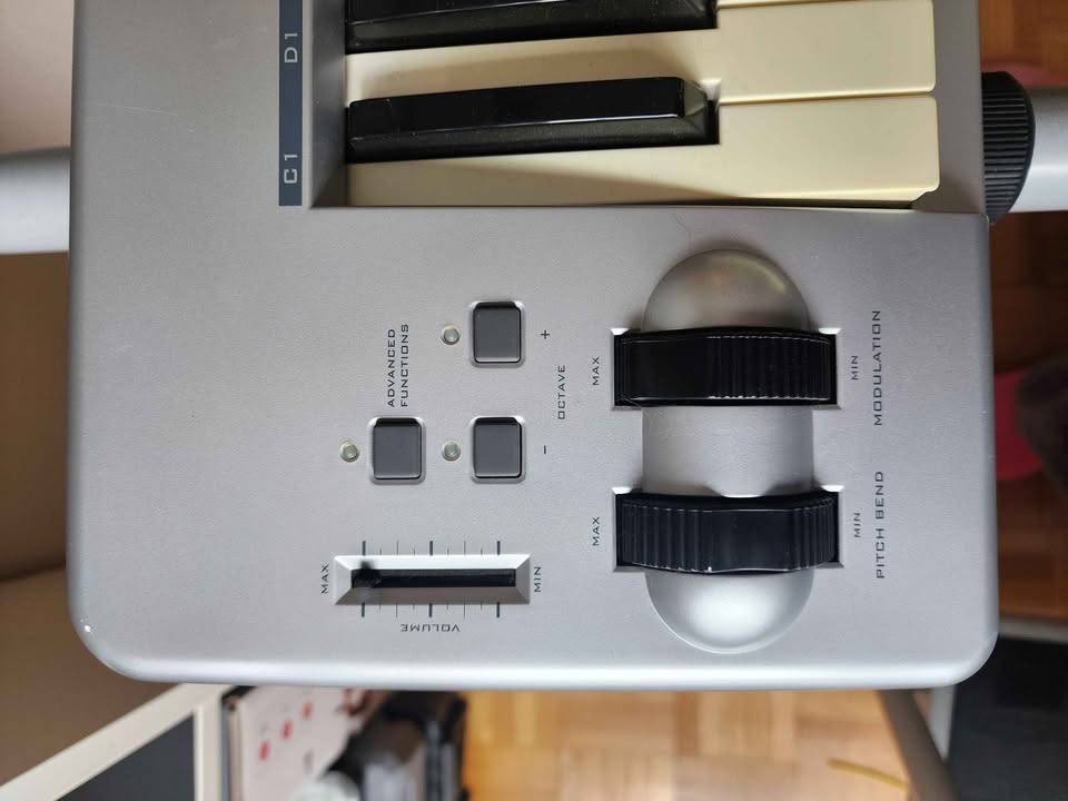 MIDI Keyboard and Adjustable Stand (M-Audio Keystation 61-es) - photo 5
