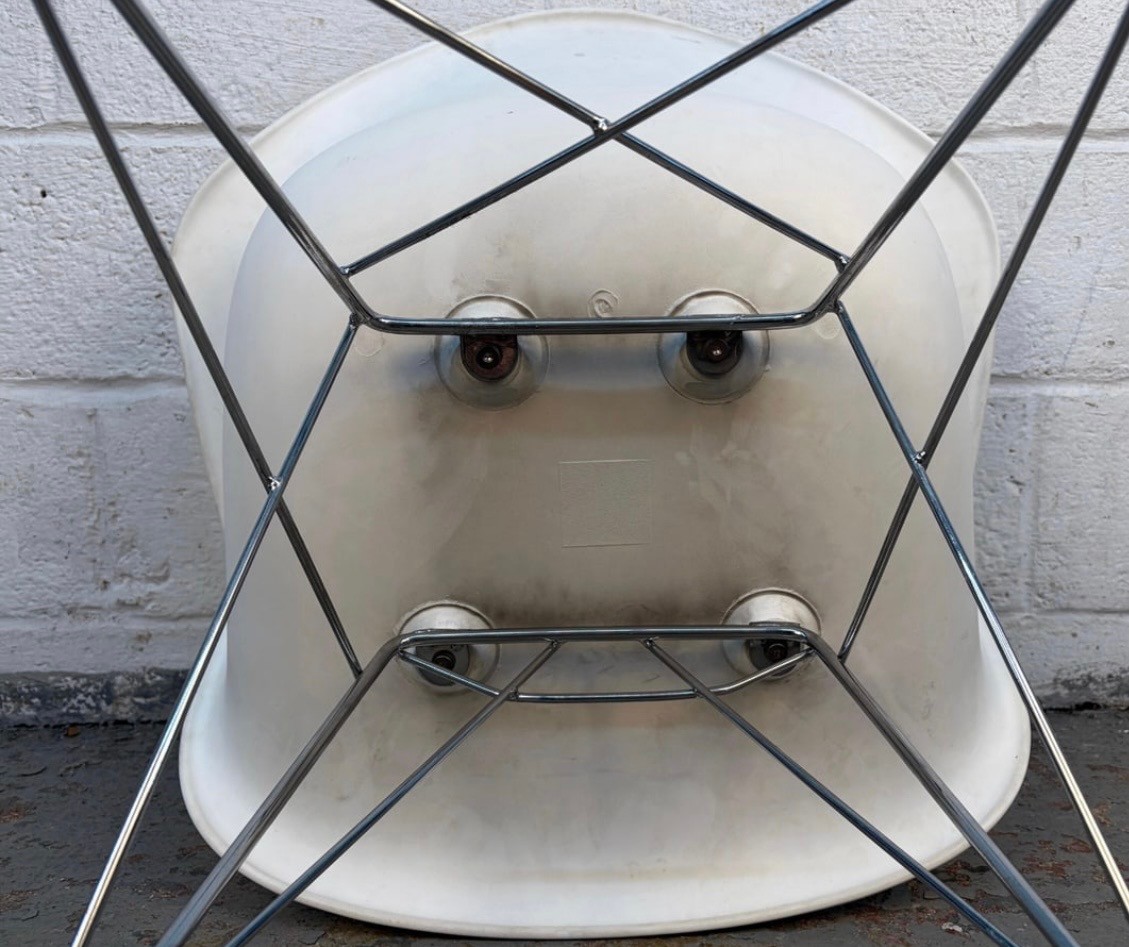 Eames style molded fiberglass rocking chair- White - photo 5