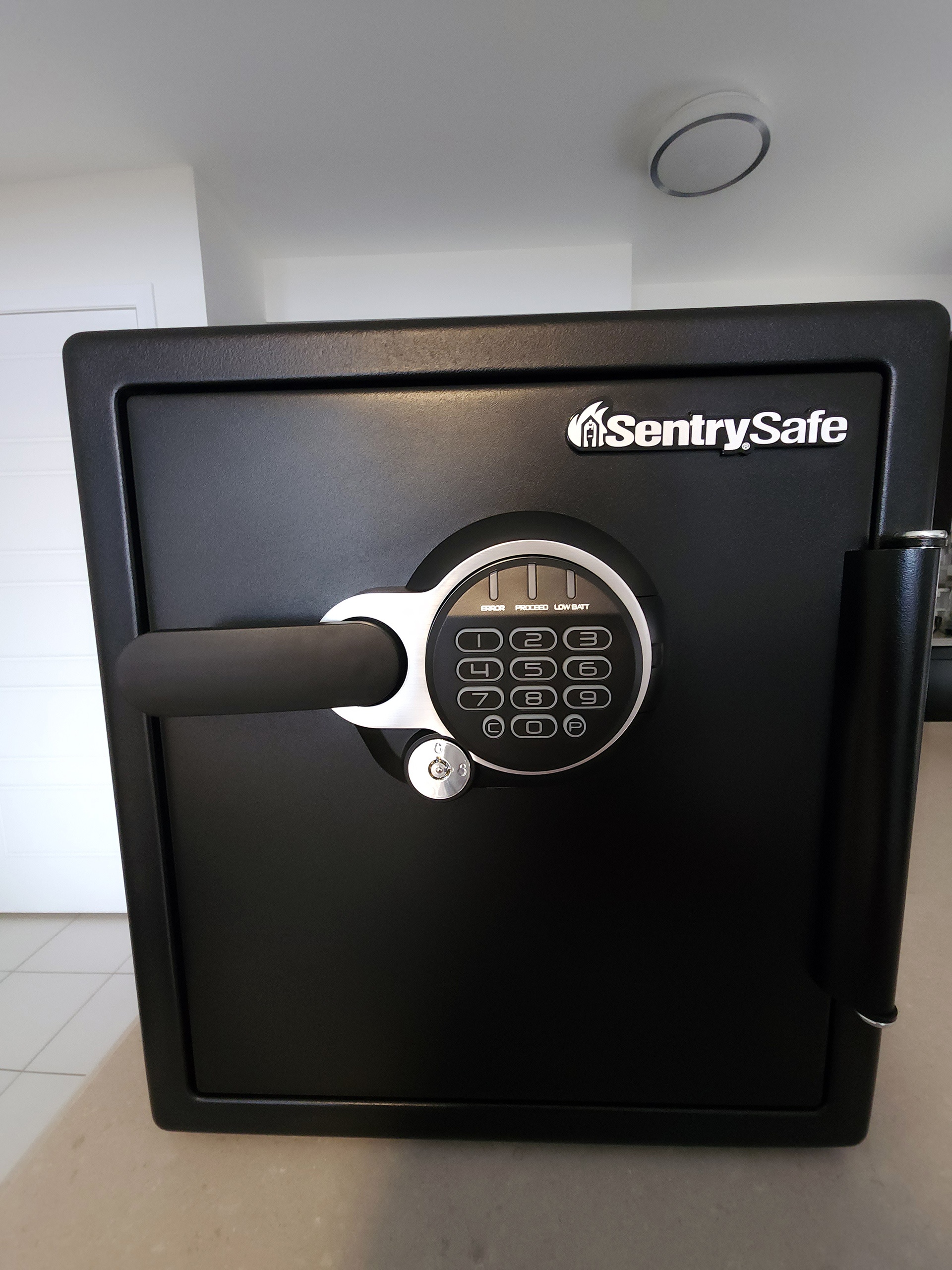 SentrySafe Extra-Large Fireproof & Waterproof Digital Safe - photo 2