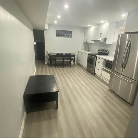 Step out to Square One. Shared / Private room Available - photo 4