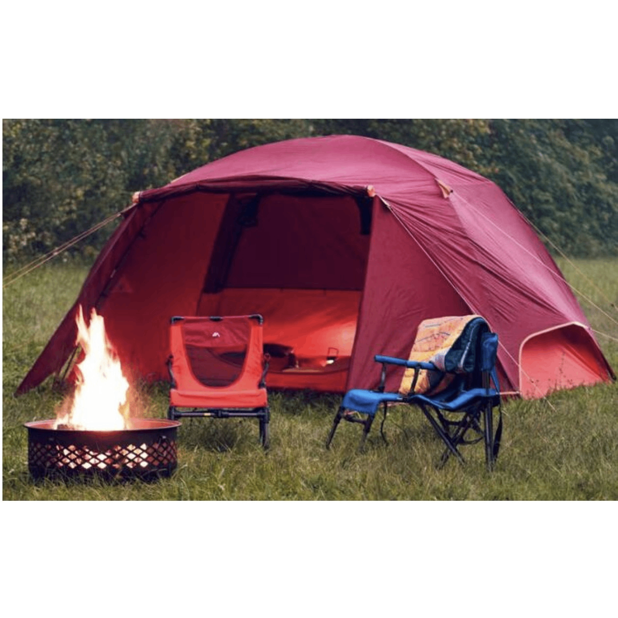 NEW Quest Redwood 4 Person 9x7 Dome Tent