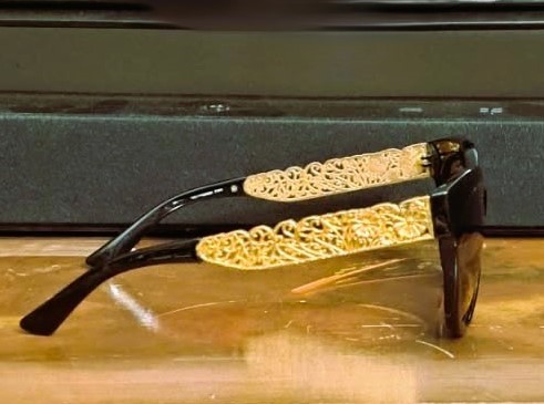 Foster Grant Black & Gold Filigree Metal Temple Sunglasses - photo 3