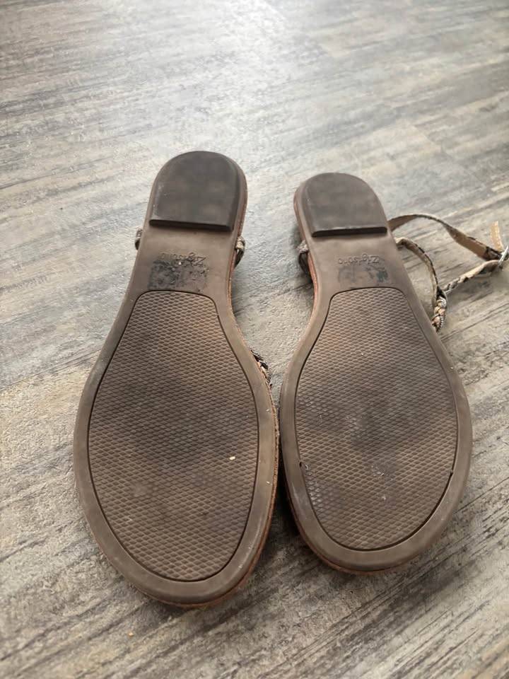 size 8 T-strap sandals - photo 3