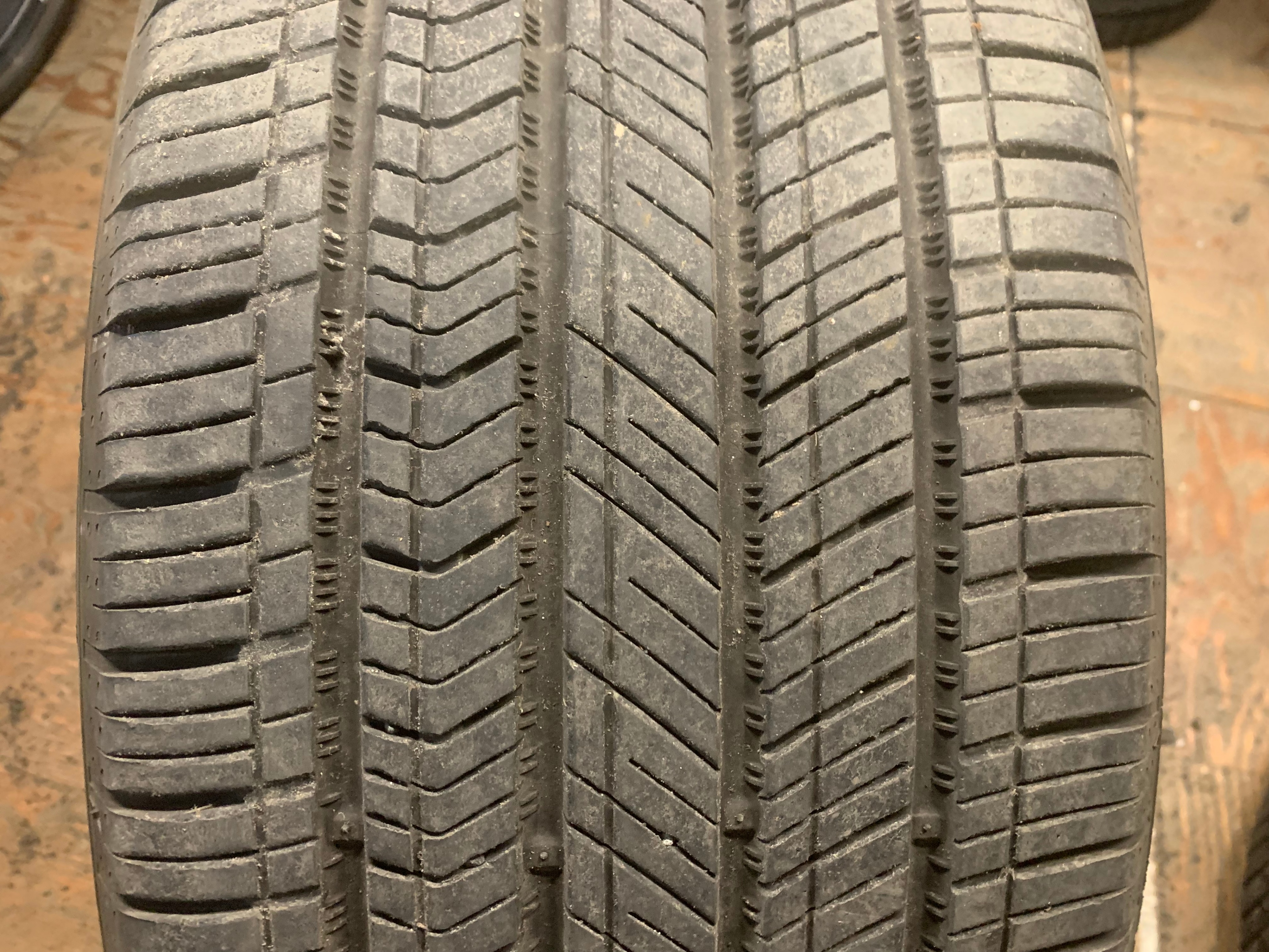 1 X single 255/45/19 M+S Kumho Majesty 9 solus TA91 EV Like New - photo 2