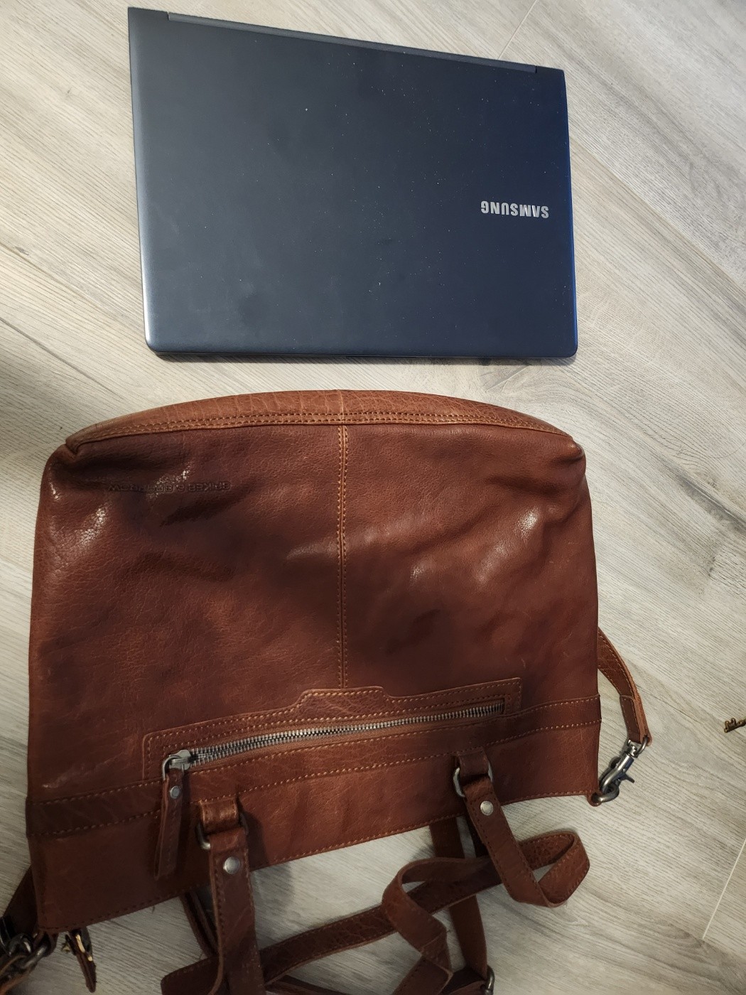 Leather shoulder bag - photo 4