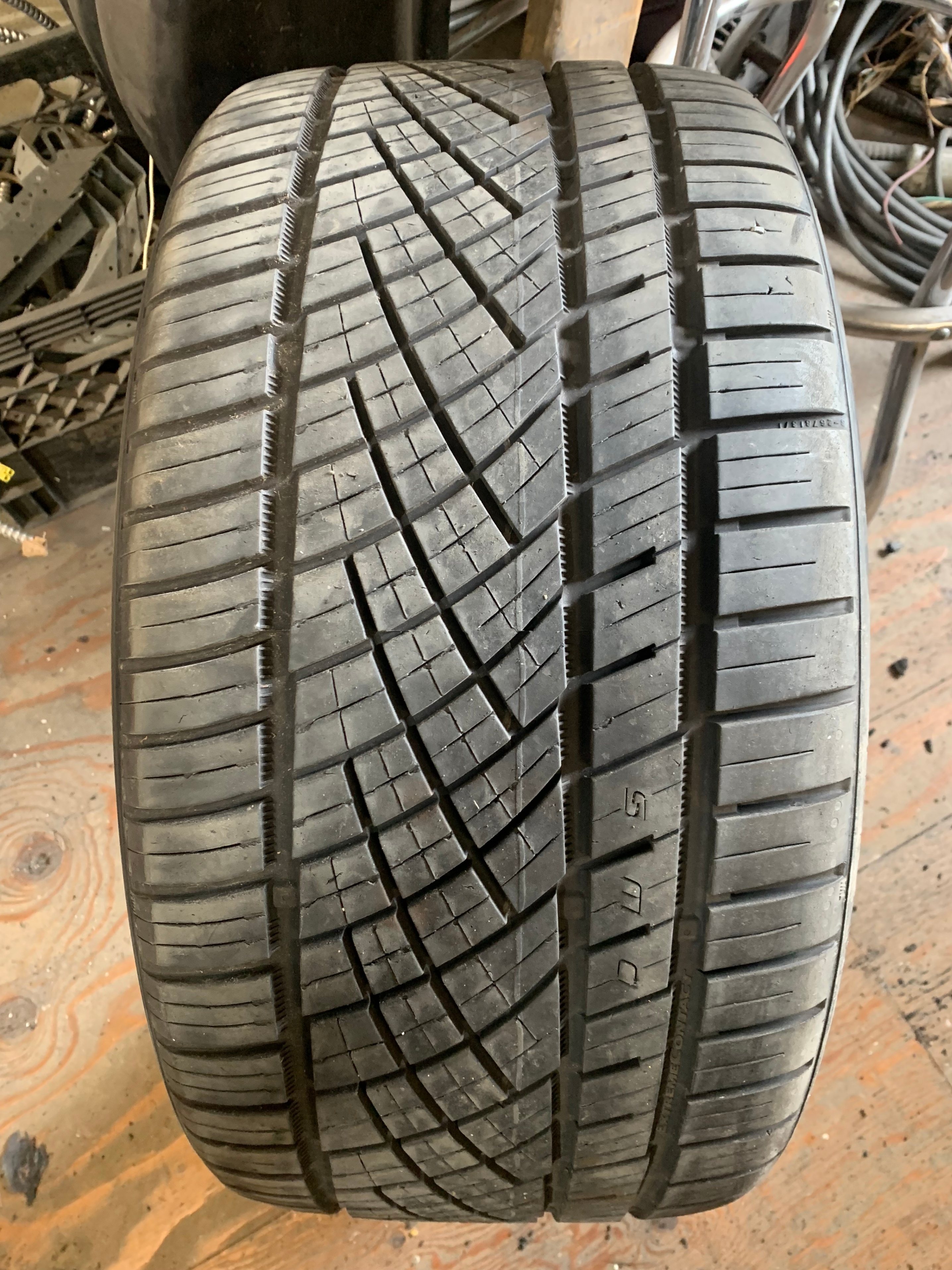 1 X single 275/30/20 Continental extreme contact DWS 06+ 75%