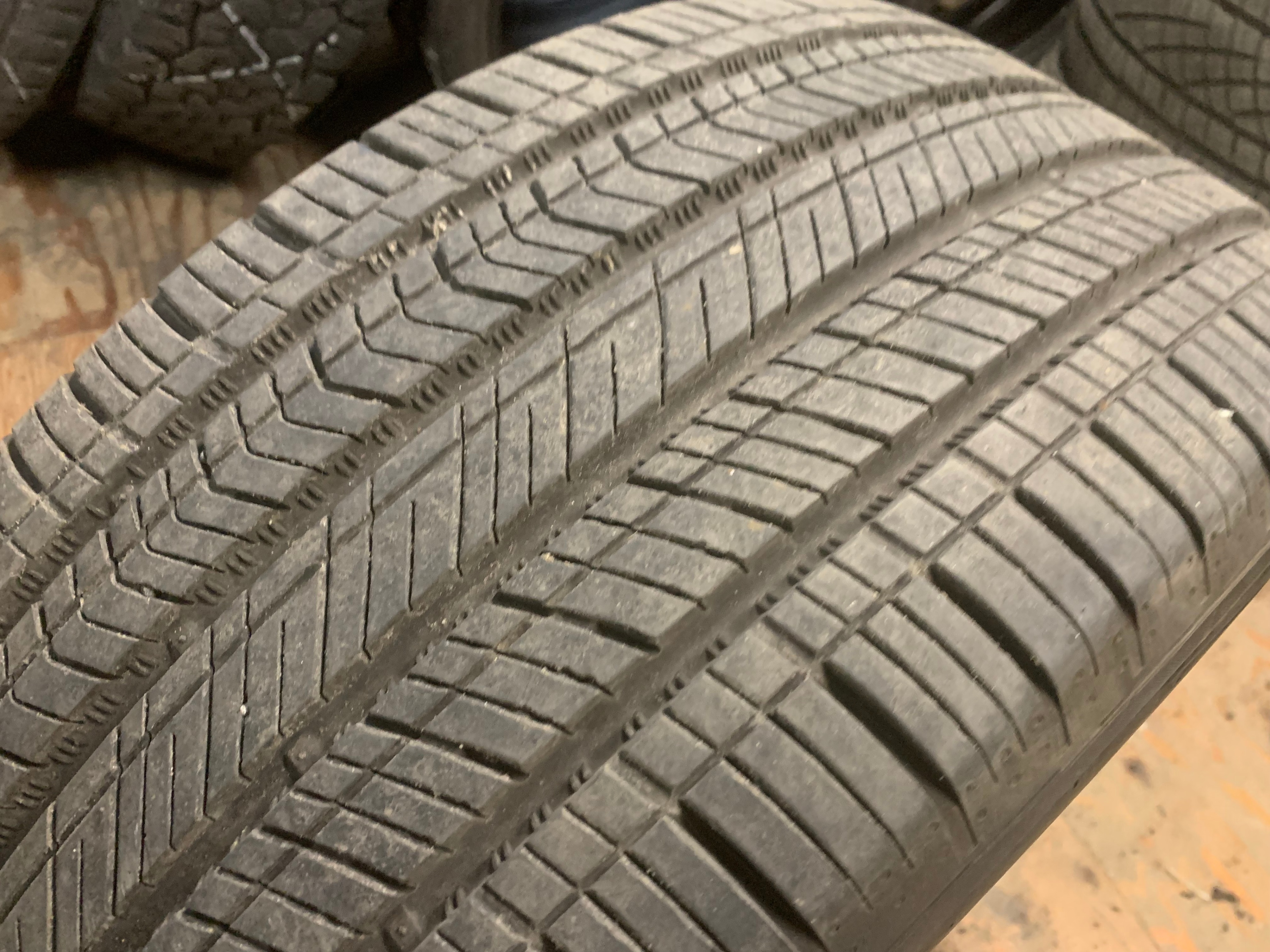 1 X single 255/45/19 M+S Kumho Majesty 9 solus TA91 EV Like New - photo 4