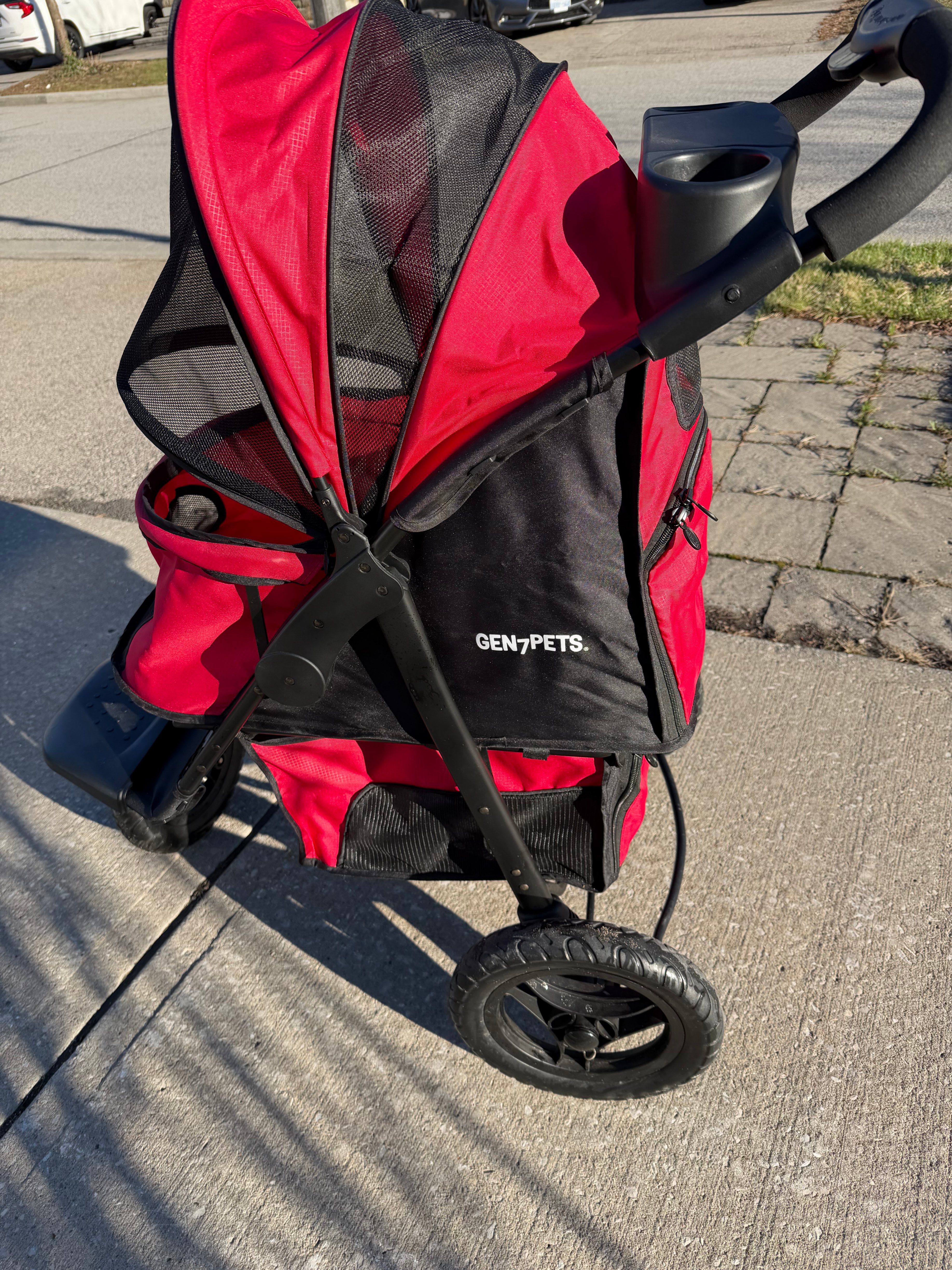 Gen7Pets Pet Stroller - Excellent Condition, 75 lb Capacity - photo 4