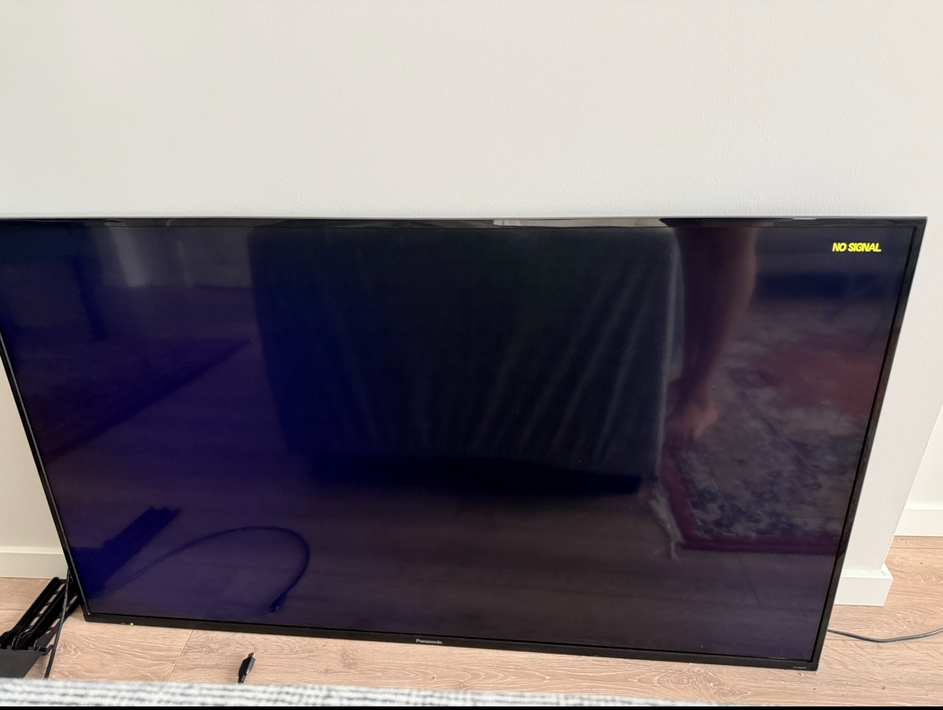 Panasonic TV - 50" with Wallmount stand - photo 3