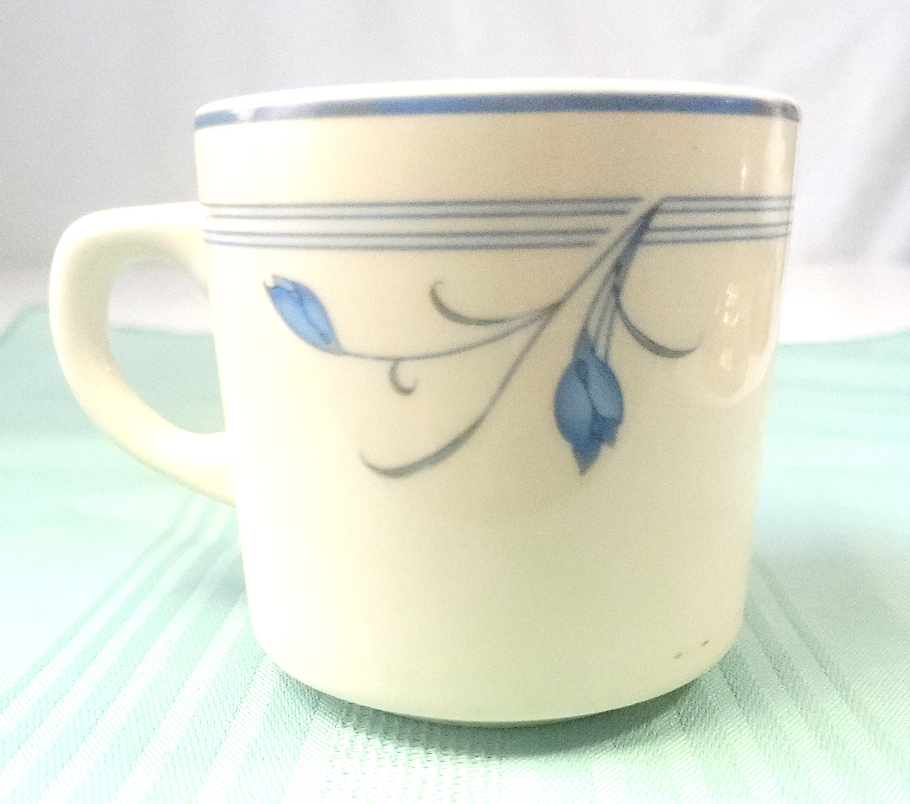 1980s Royal Oak Blue Tulip Stoneware Coffee Pot & 5 Mugs Set - photo 3
