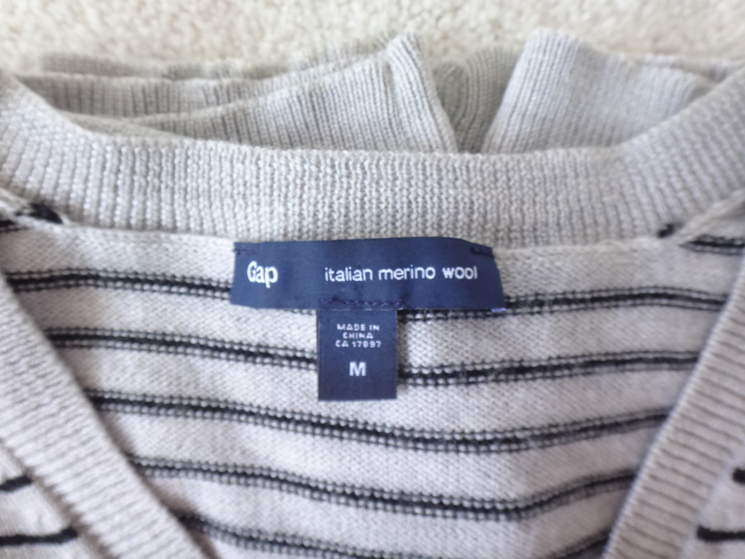 ✅♻️Gap Men's Medium Merino Wool Grey & Black V-Neck Sweater