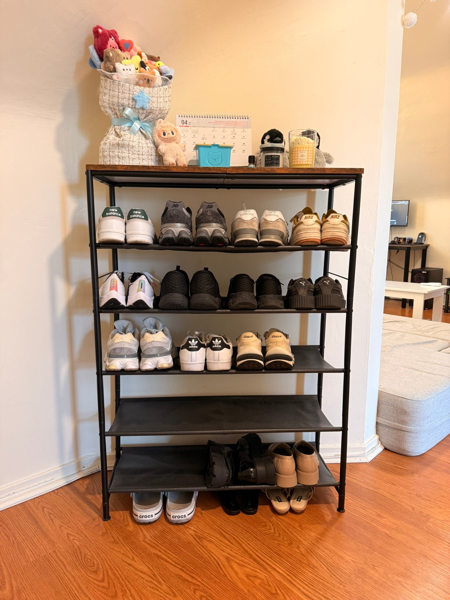 5-Tier Shoe Rack with Top Shelf – Like New - photo 2