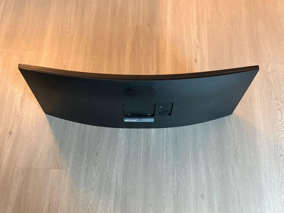 LG 34" UltraWide Monitor (34WR50QK) - photo 2