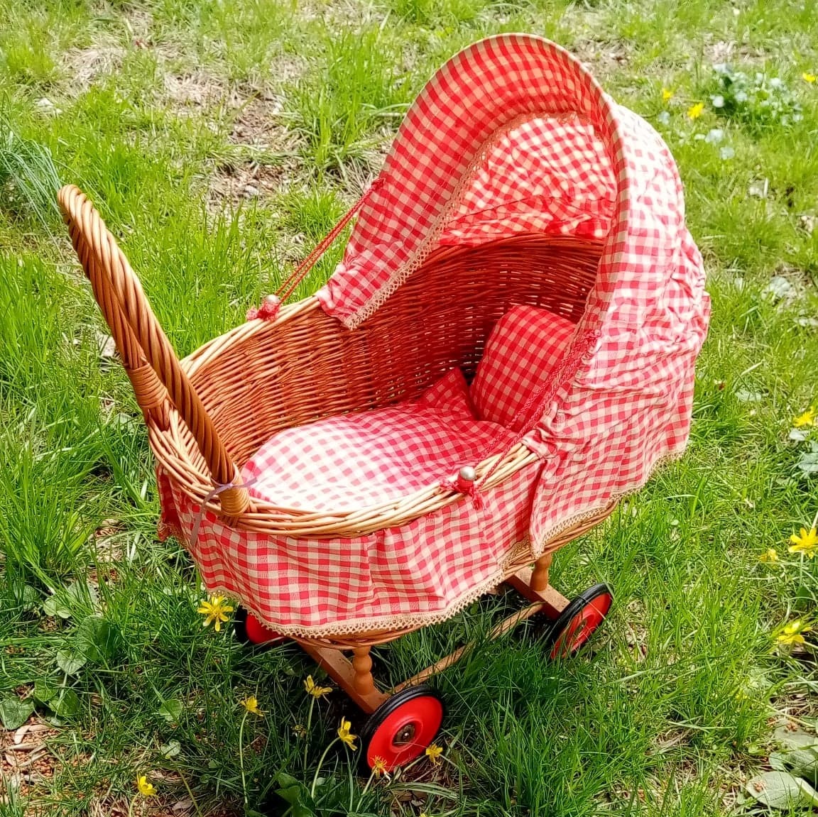 vintage-style wicker doll carriage - photo 4