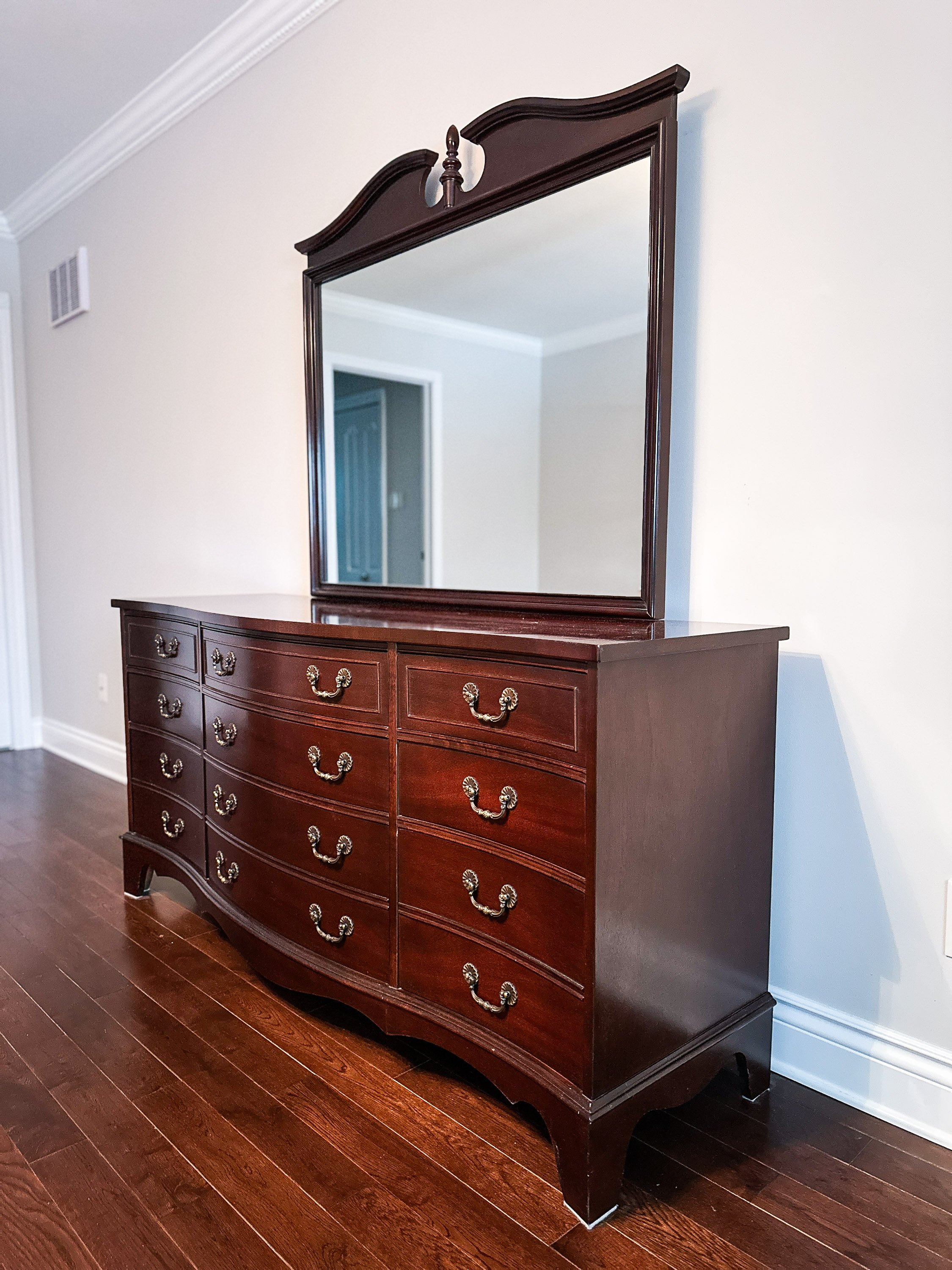 Baker Georgian Mahogany Bow Front 9-Drawer Dresser with Mirror - photo 4
