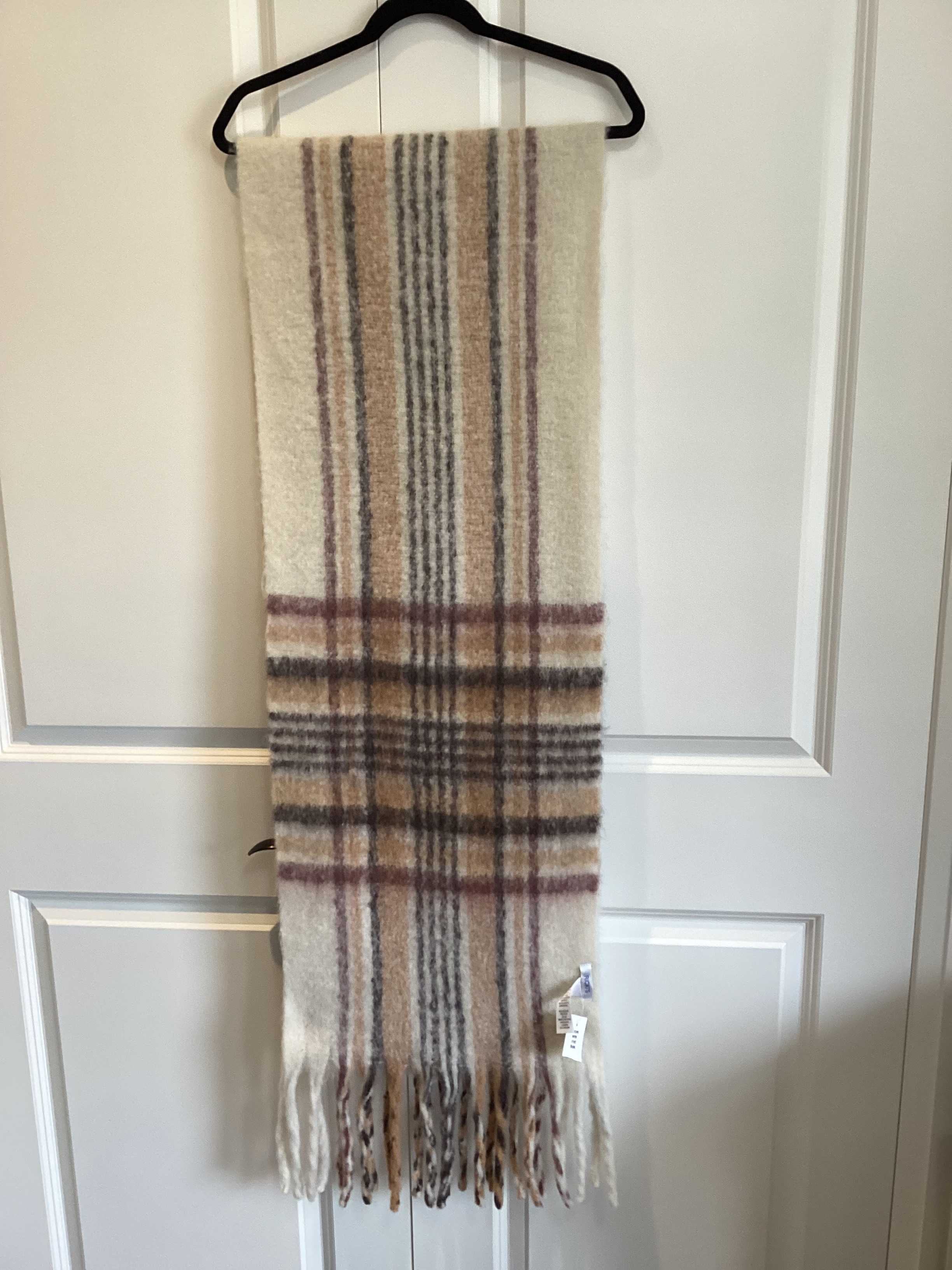 BRAND NEW RICKI'S PLAID SCARF