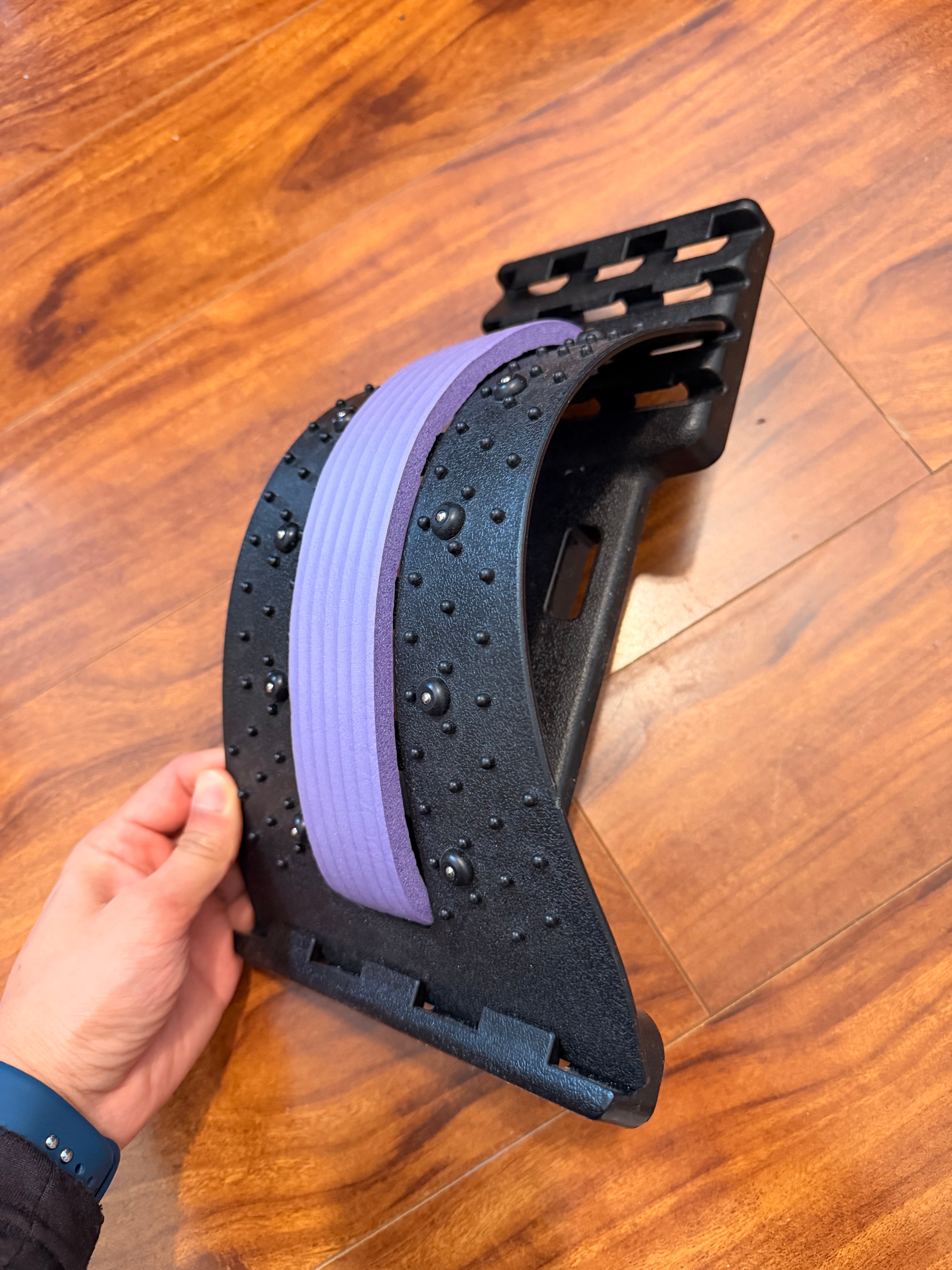 Lightweight and adjustable lumbar relaxation stretching massager