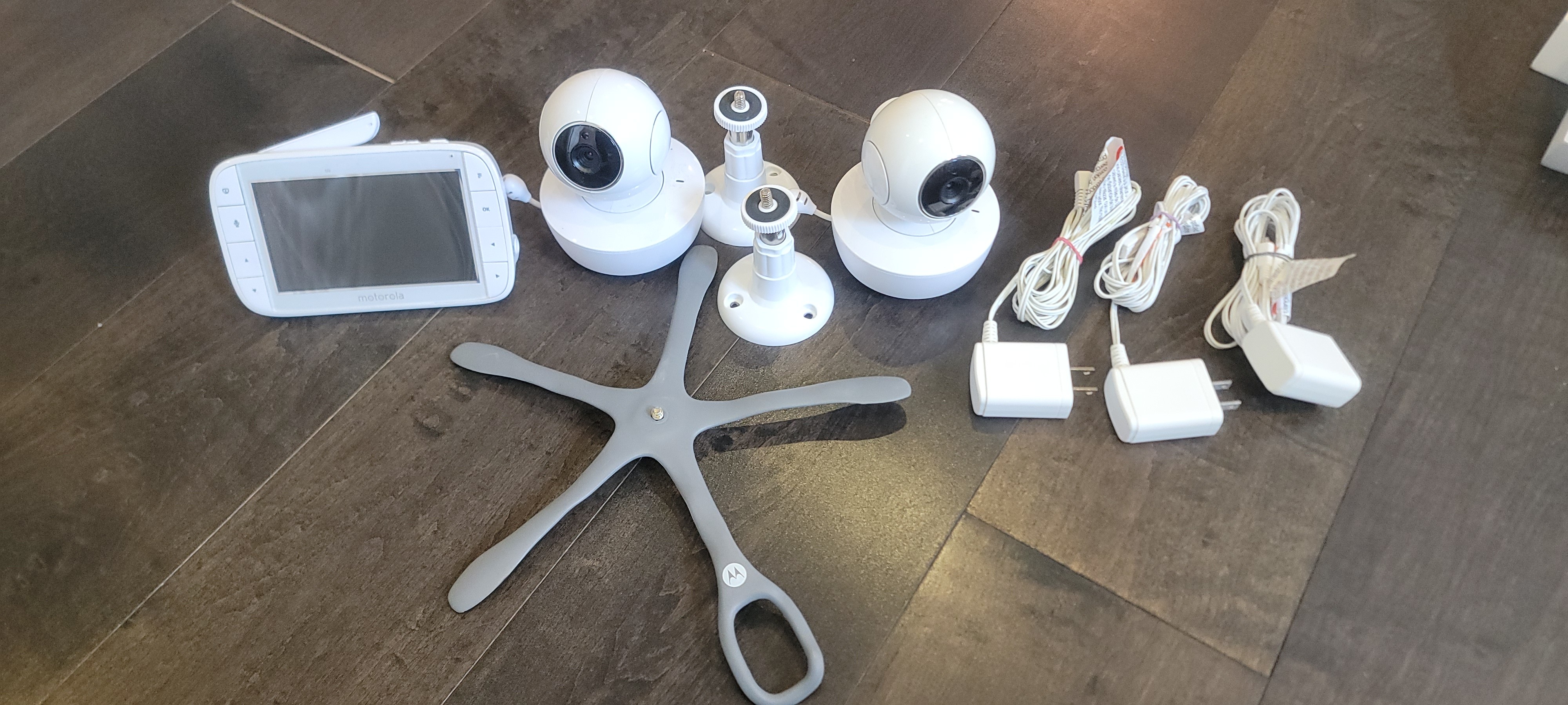 2 Camera Baby Monitor, with wall mounts and a spider grip
