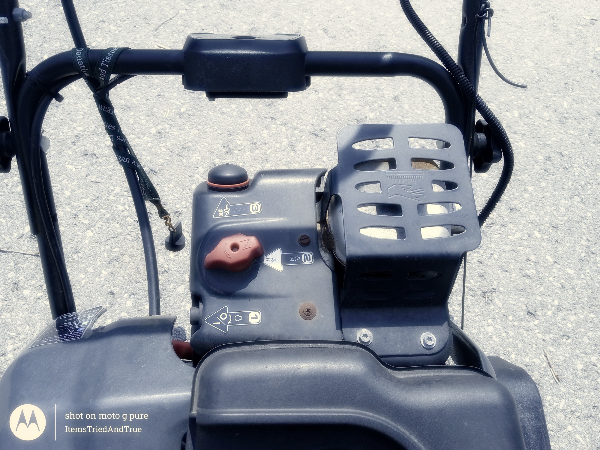 Briggs & Stratton 922SS Snow Blower - photo 4