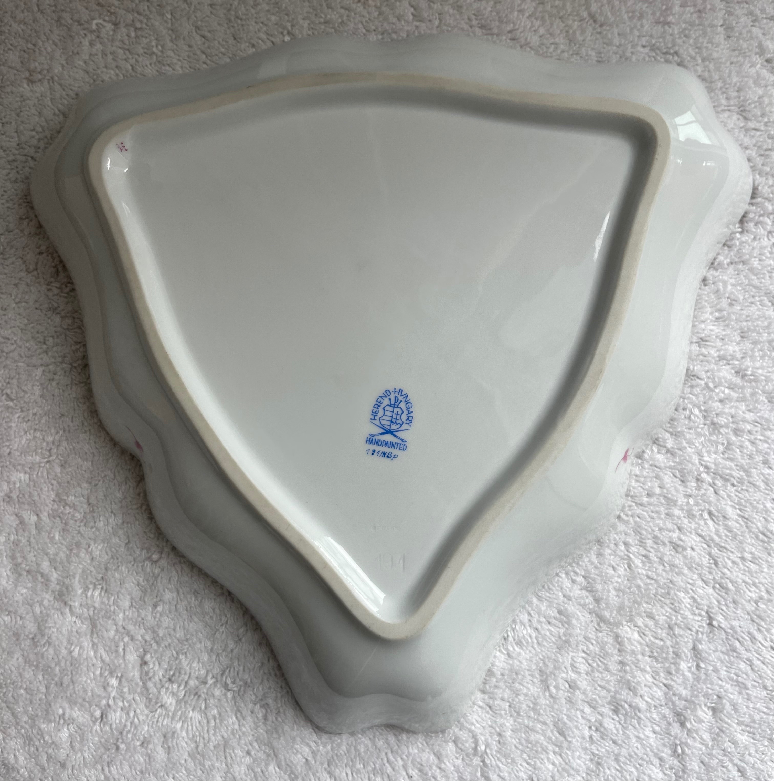 Herend Hungary "Raspberry" 10" Triangular Dish - photo 4