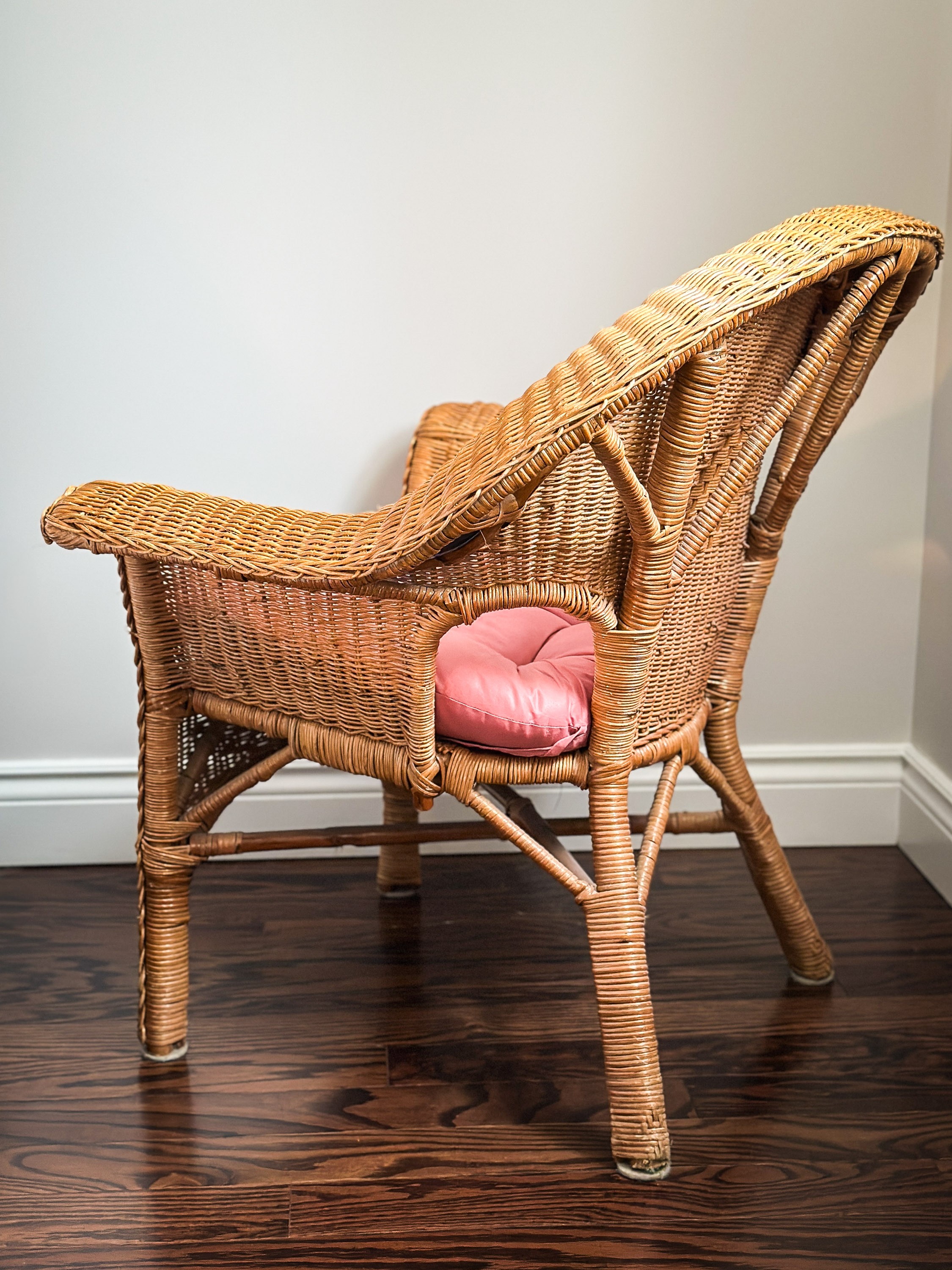Wicker Chair with Pink Cushion - photo 5